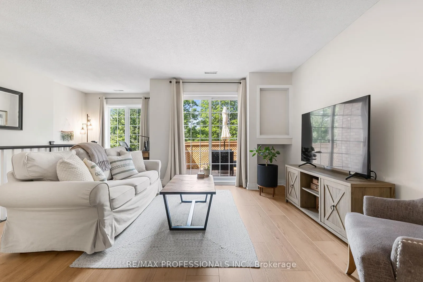 Photo 3 of Unit 24, 2333 Walker's Line, Burlington, Rose — HOMEH