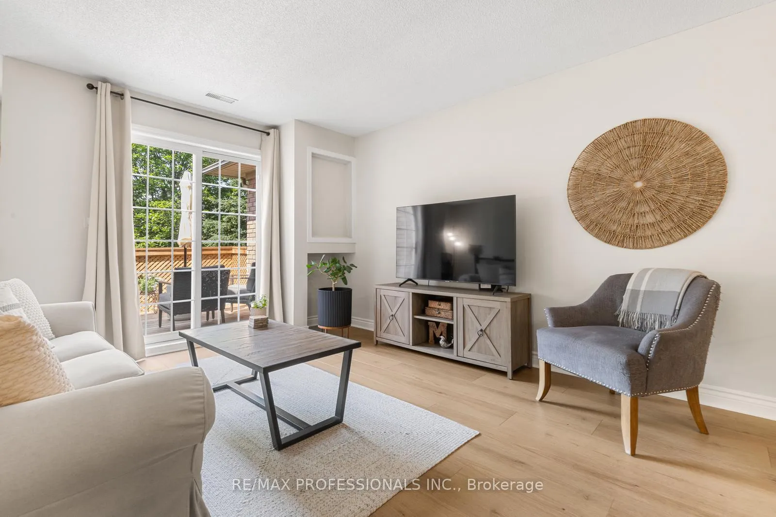 Photo 4 of Unit 24, 2333 Walker's Line, Burlington, Rose — HOMEH