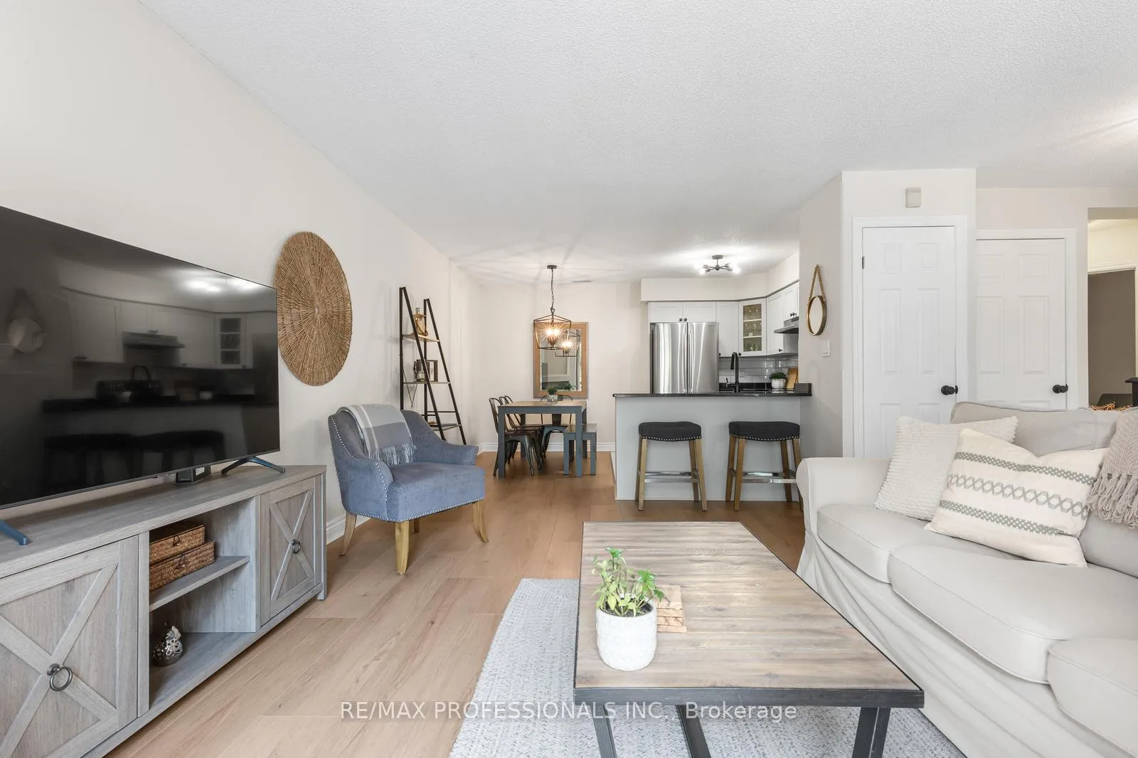Photo 7 of Unit 24, 2333 Walker's Line, Burlington, Rose — HOMEH