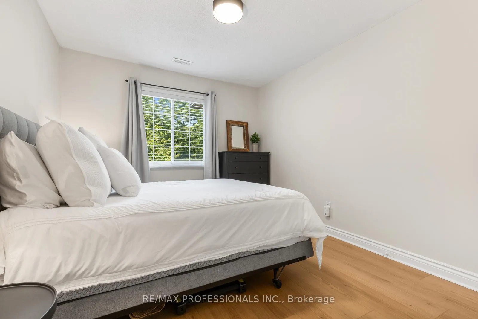 Photo 14 of Unit 24, 2333 Walker's Line, Burlington, Rose — HOMEH