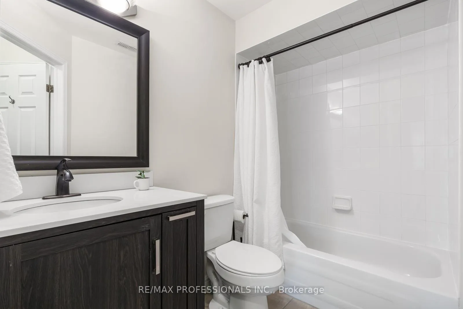 Photo 16 of Unit 24, 2333 Walker's Line, Burlington, Rose — HOMEH