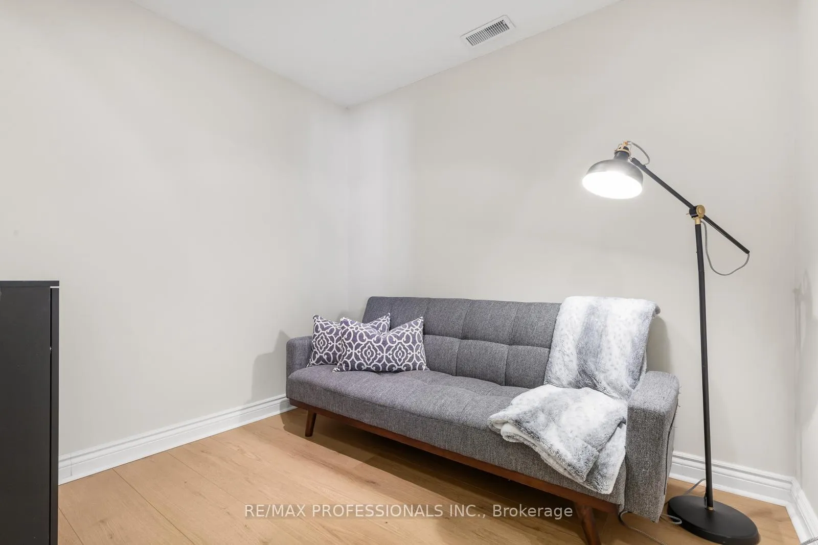 Photo 17 of Unit 24, 2333 Walker's Line, Burlington, Rose — HOMEH