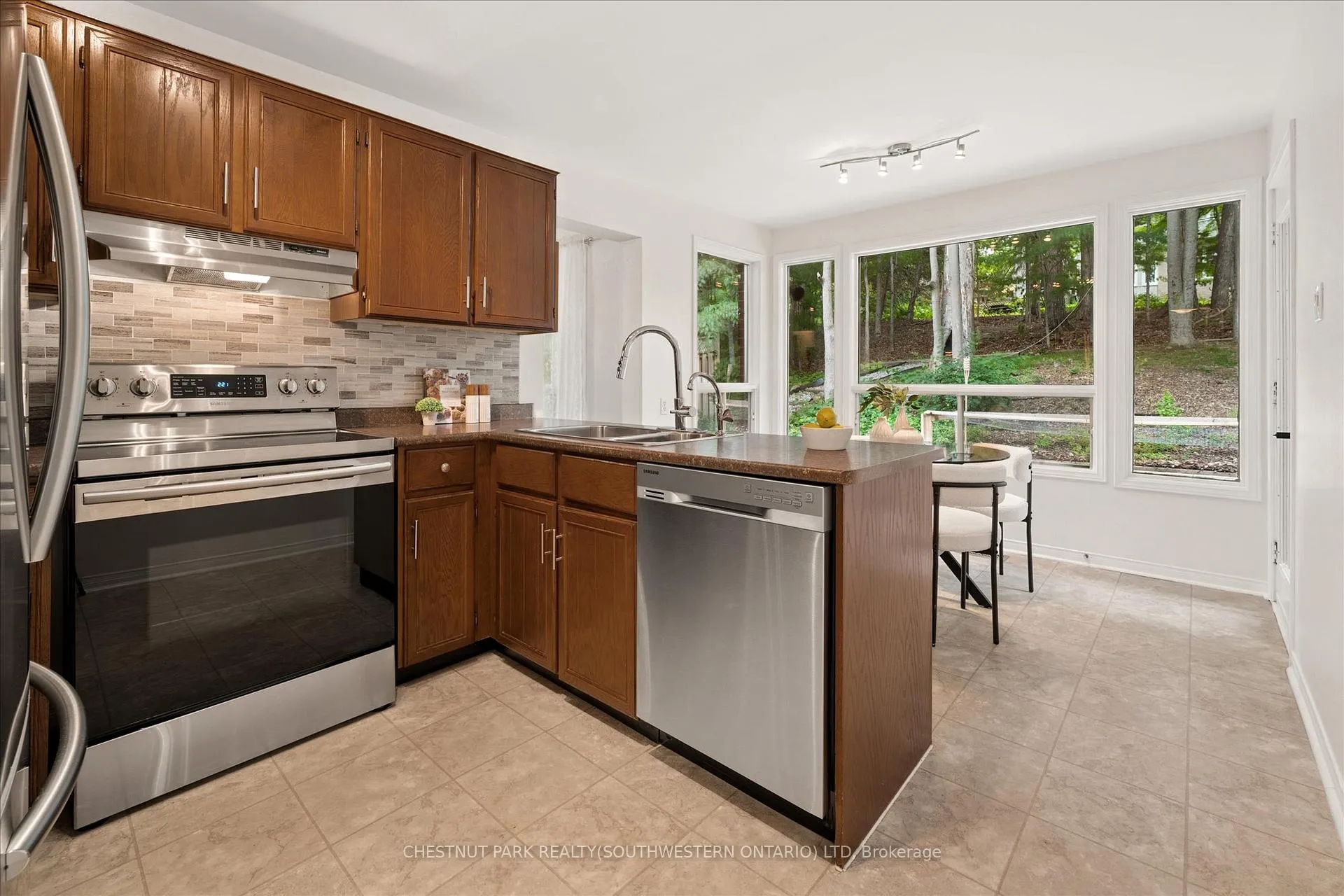 Photo 14 of 482 Foxhill Place, Waterloo — HOMEH