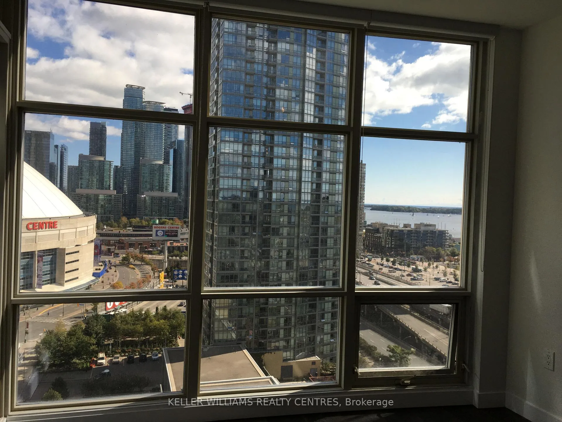 Photo 6 of Unit 1907, 35 Mariner Terrace, Toronto, Waterfront Communities — HOMEH