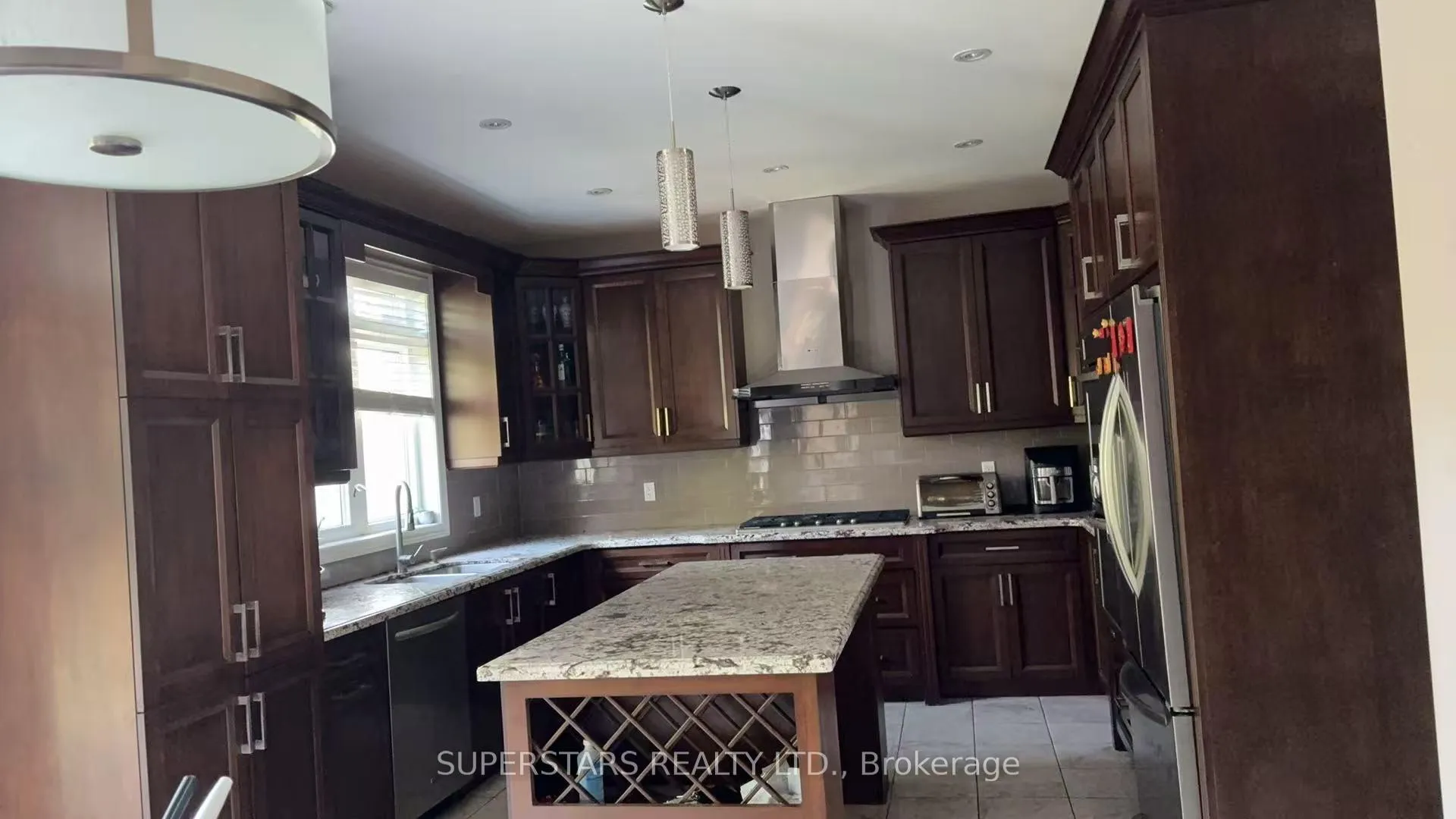 Photo 2 of Unit Bdrm #1 & #2, 82 Summeridge Drive, Vaughan, Patterson — HOMEH