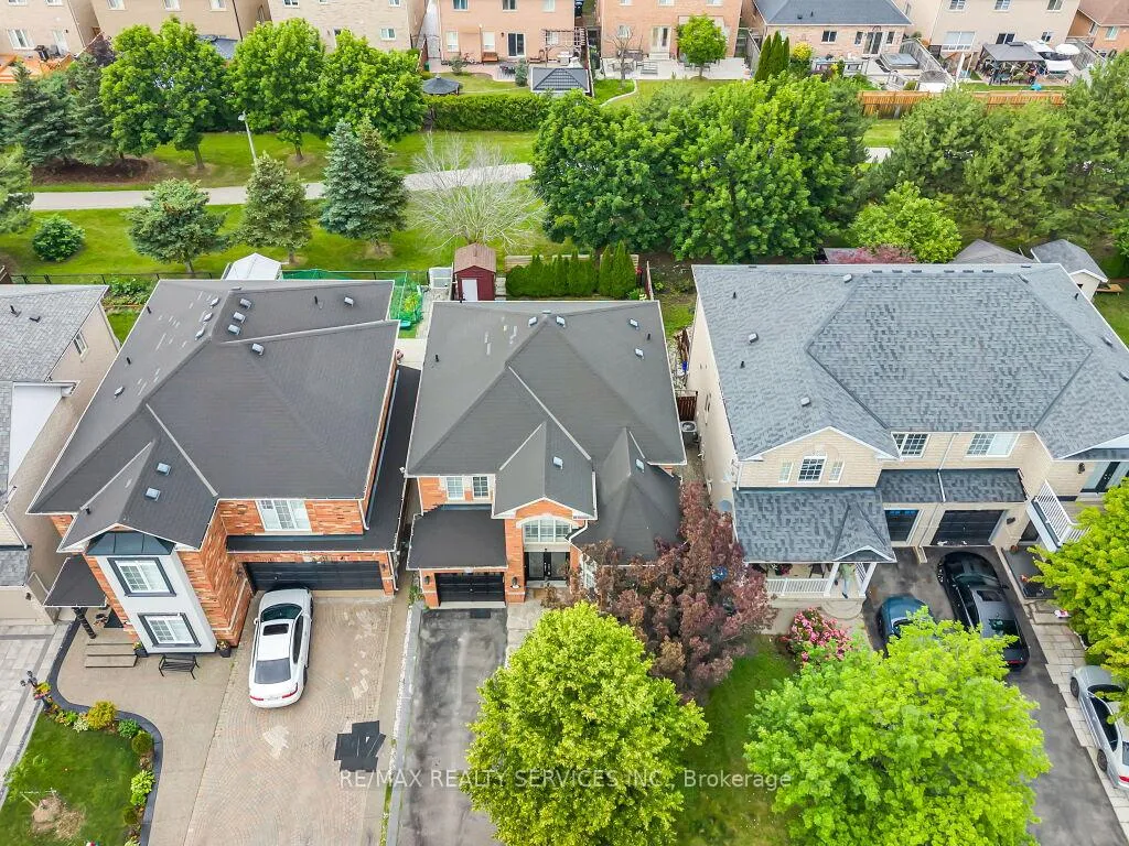 Front of 122 Dells Crescent
