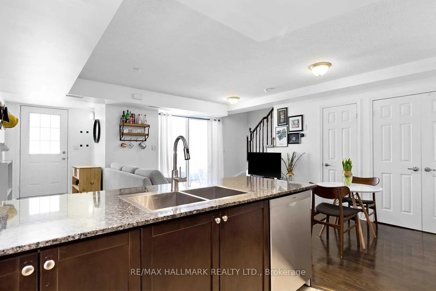 Photo 4 of Unit 122, 11 Ruttan Street, Toronto, Dufferin Grove — HOMEH