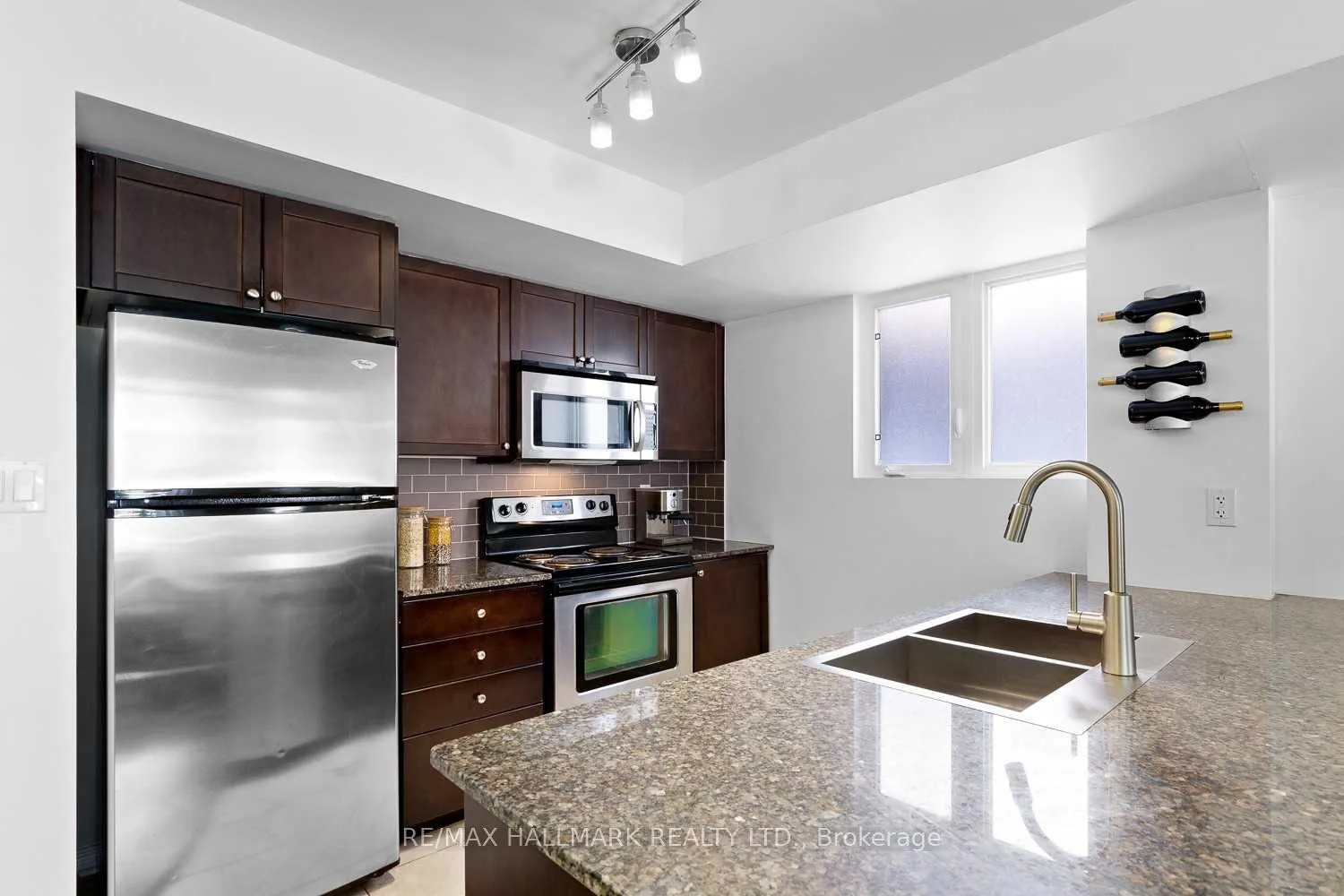 Photo 5 of Unit 122, 11 Ruttan Street, Toronto, Dufferin Grove — HOMEH