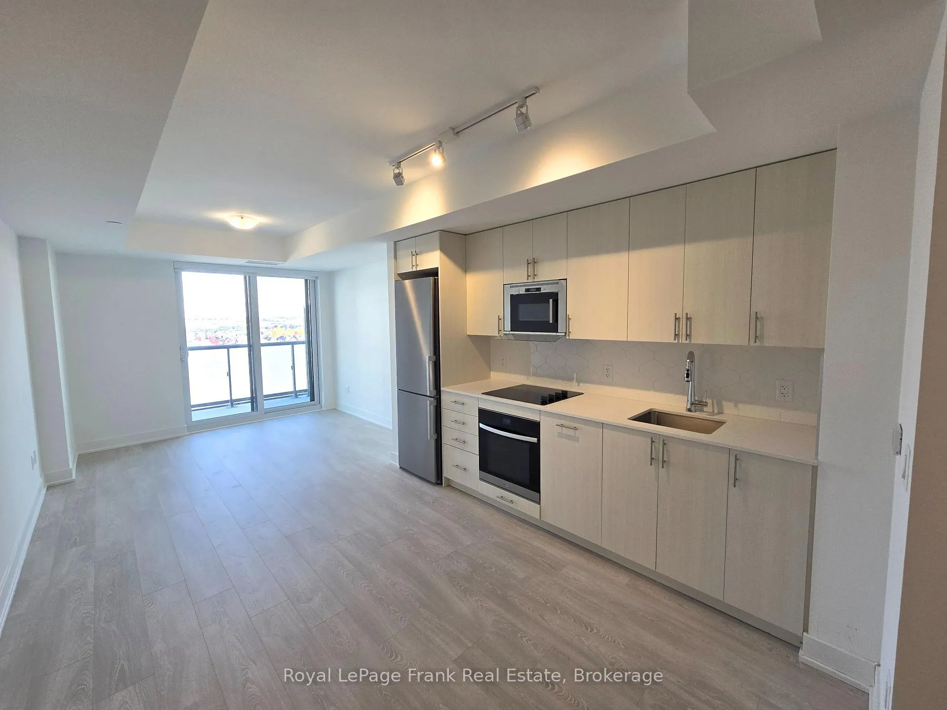 Photo 3 of Unit 1020, 2545 Simcoe Street N, Oshawa, Windfields — HOMEH
