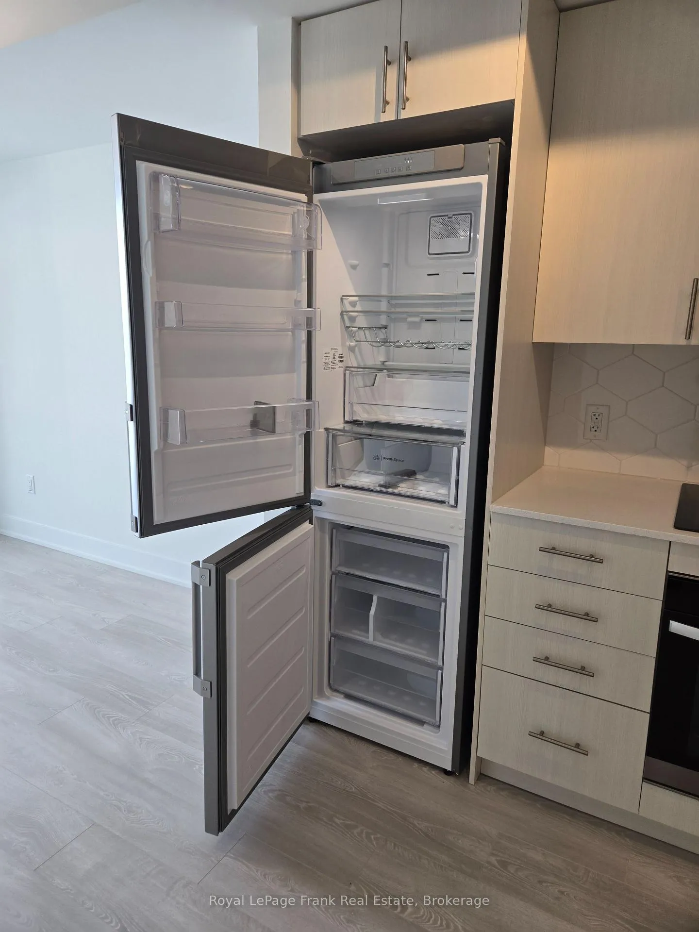 Photo 5 of Unit 1020, 2545 Simcoe Street N, Oshawa, Windfields — HOMEH