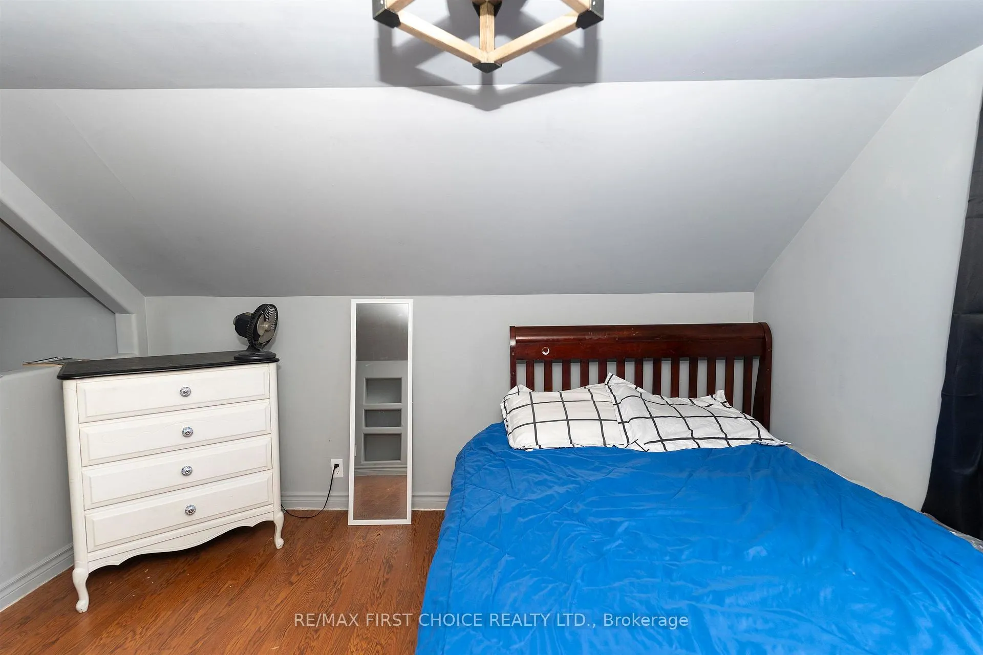 Photo 17 of 124 Empress Avenue S, Thunder Bay, West End — HOMEH