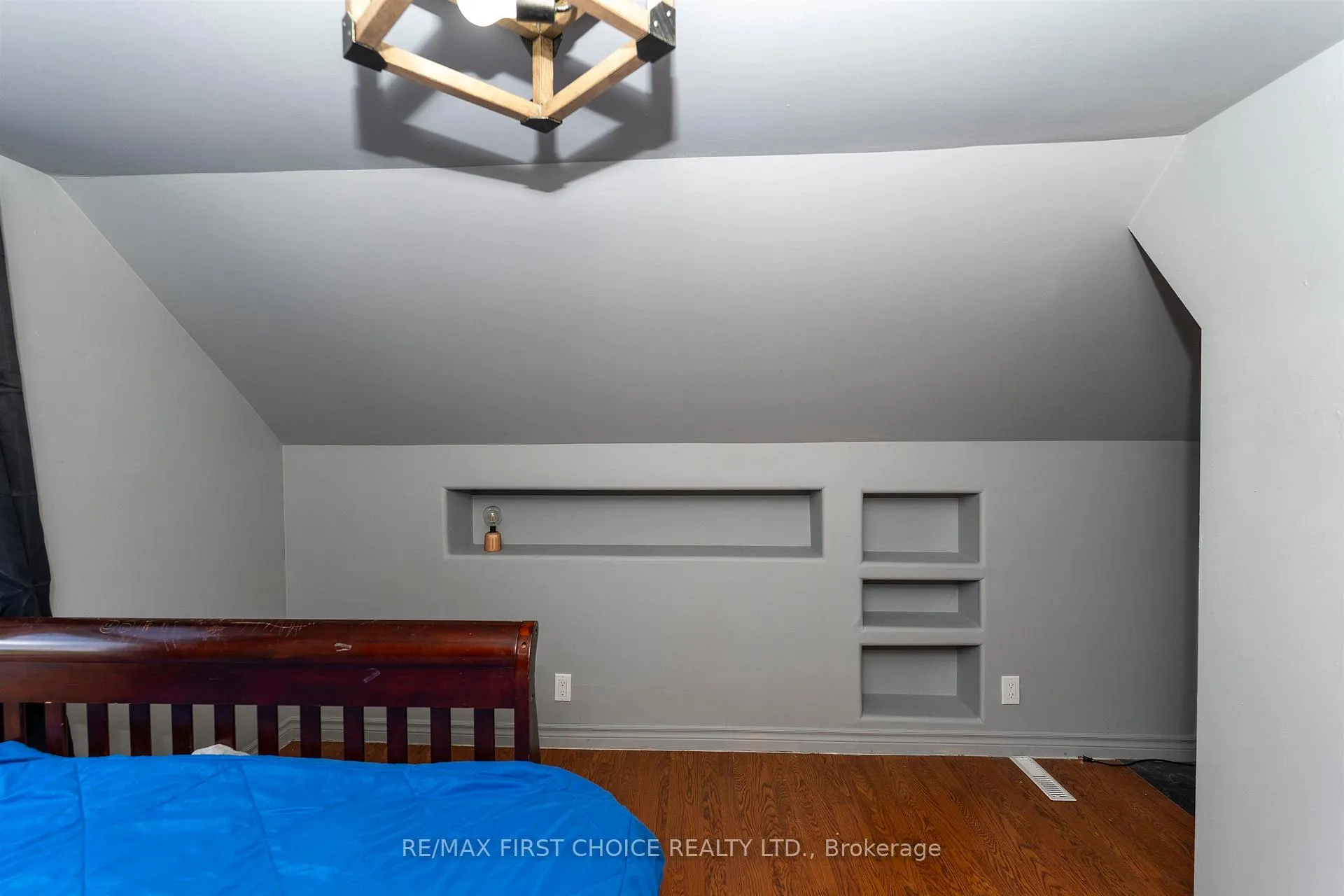 Photo 18 of 124 Empress Avenue S, Thunder Bay, West End — HOMEH