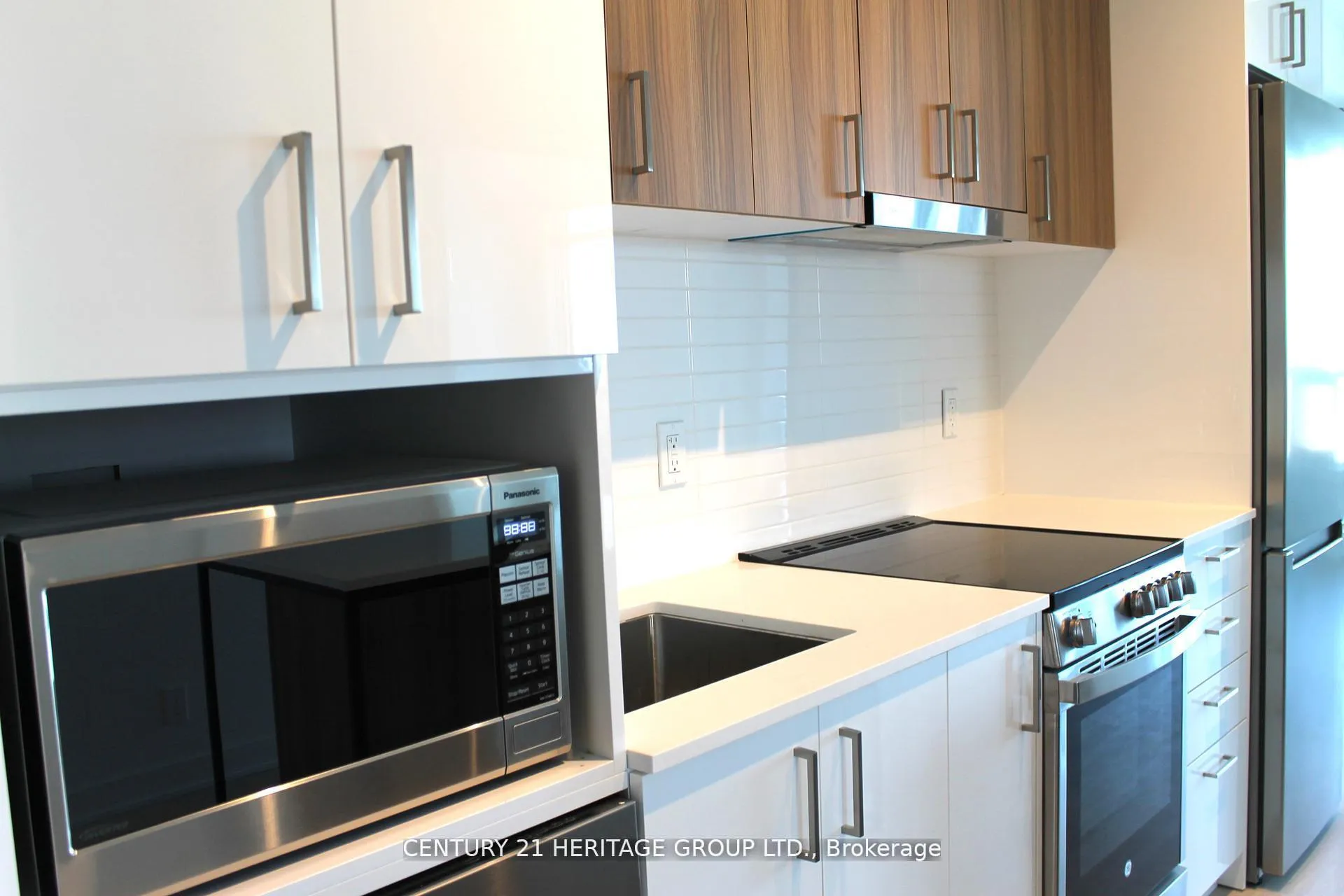 Photo 4 of Unit A3410, 30 Upper Mall Way, Vaughan, Brownridge — HOMEH