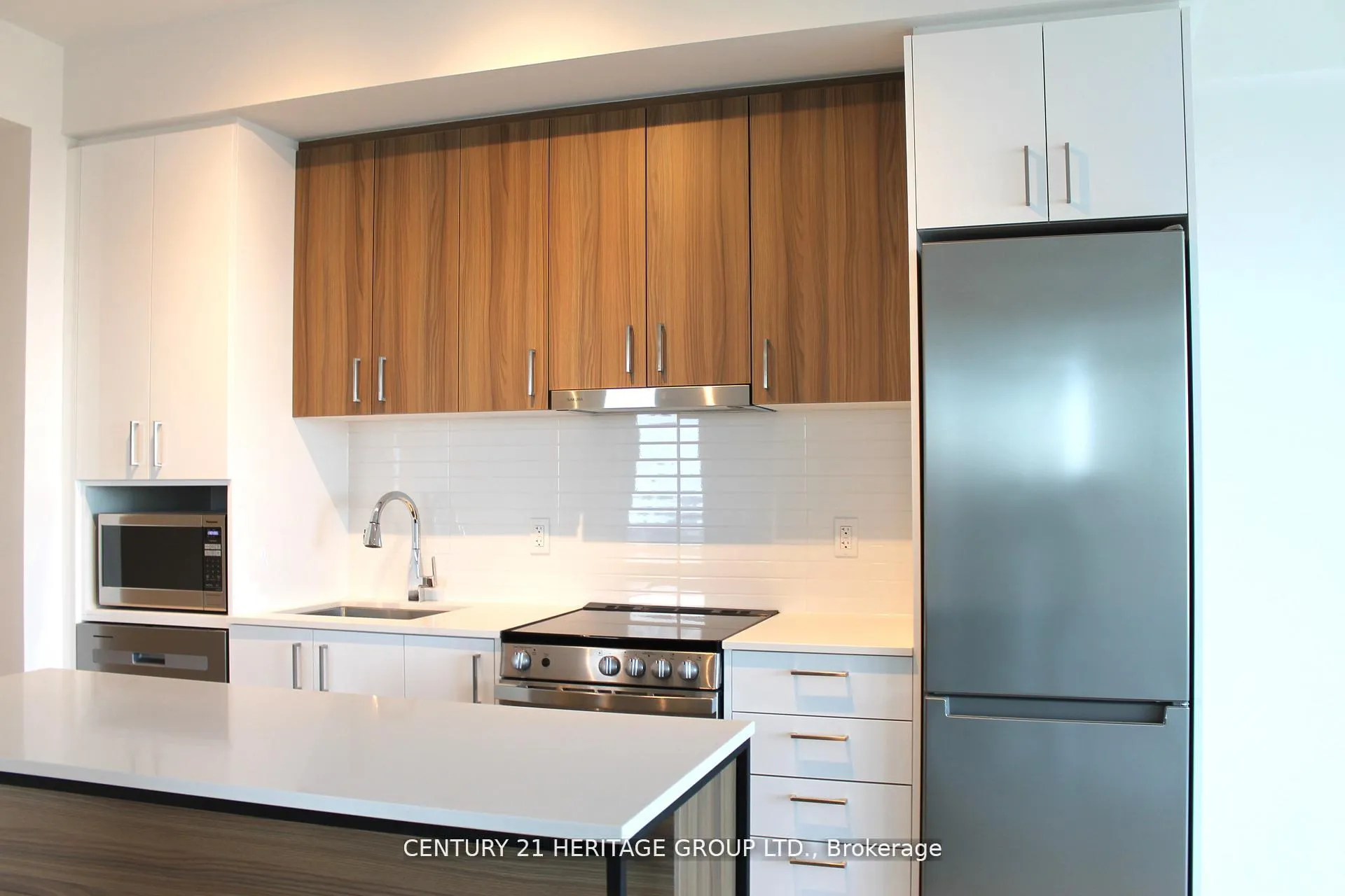 Photo 7 of Unit A3410, 30 Upper Mall Way, Vaughan, Brownridge — HOMEH