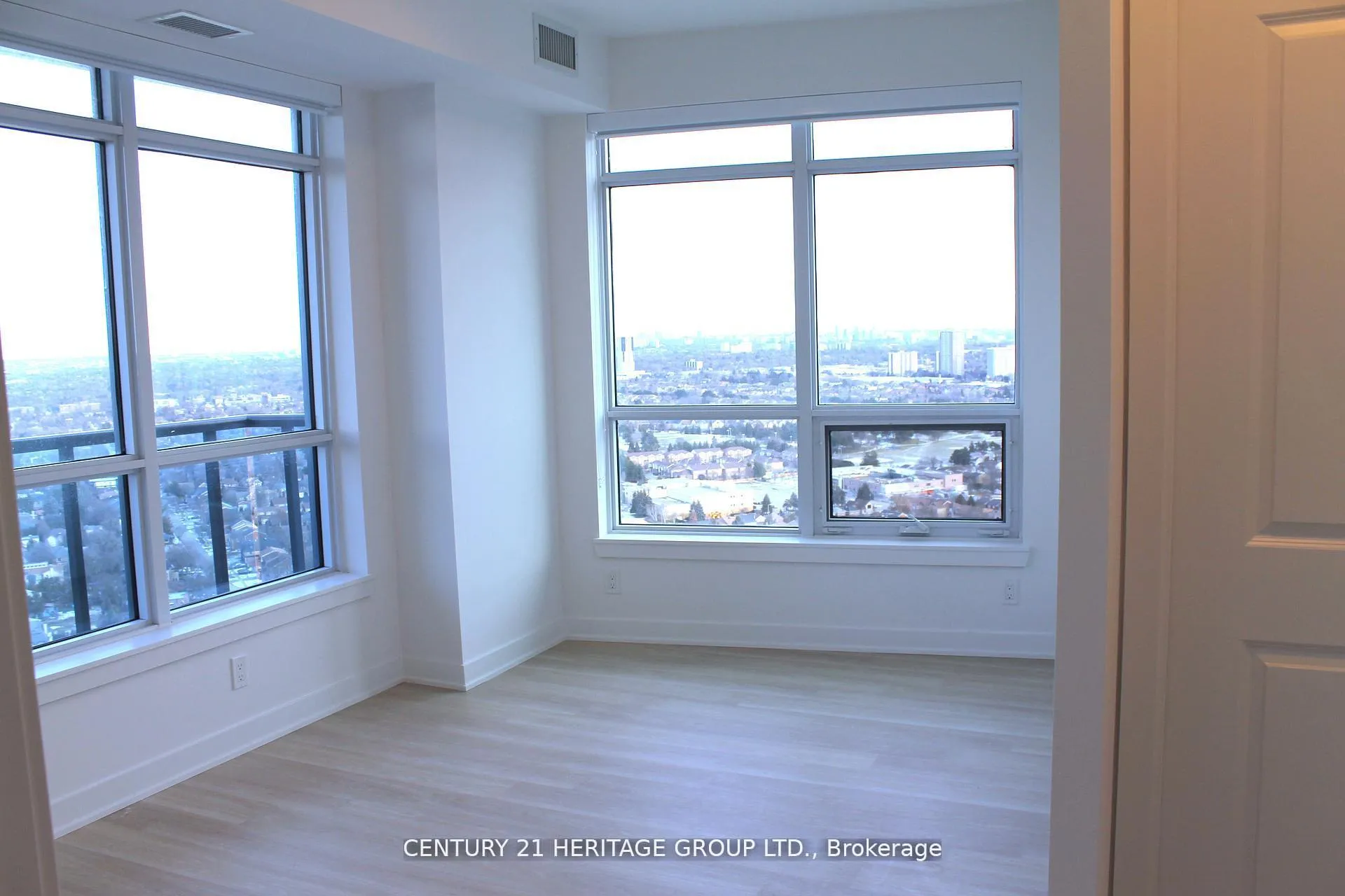 Photo 17 of Unit A3410, 30 Upper Mall Way, Vaughan, Brownridge — HOMEH