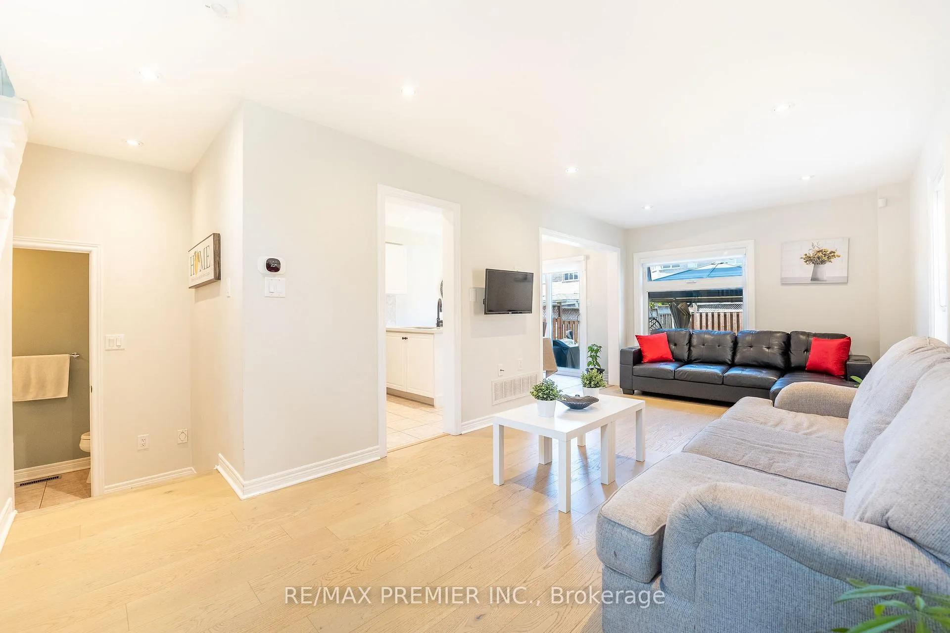 Photo 5 of 22 Laura Sabrina Drive, Vaughan, Sonoma Heights — HOMEH