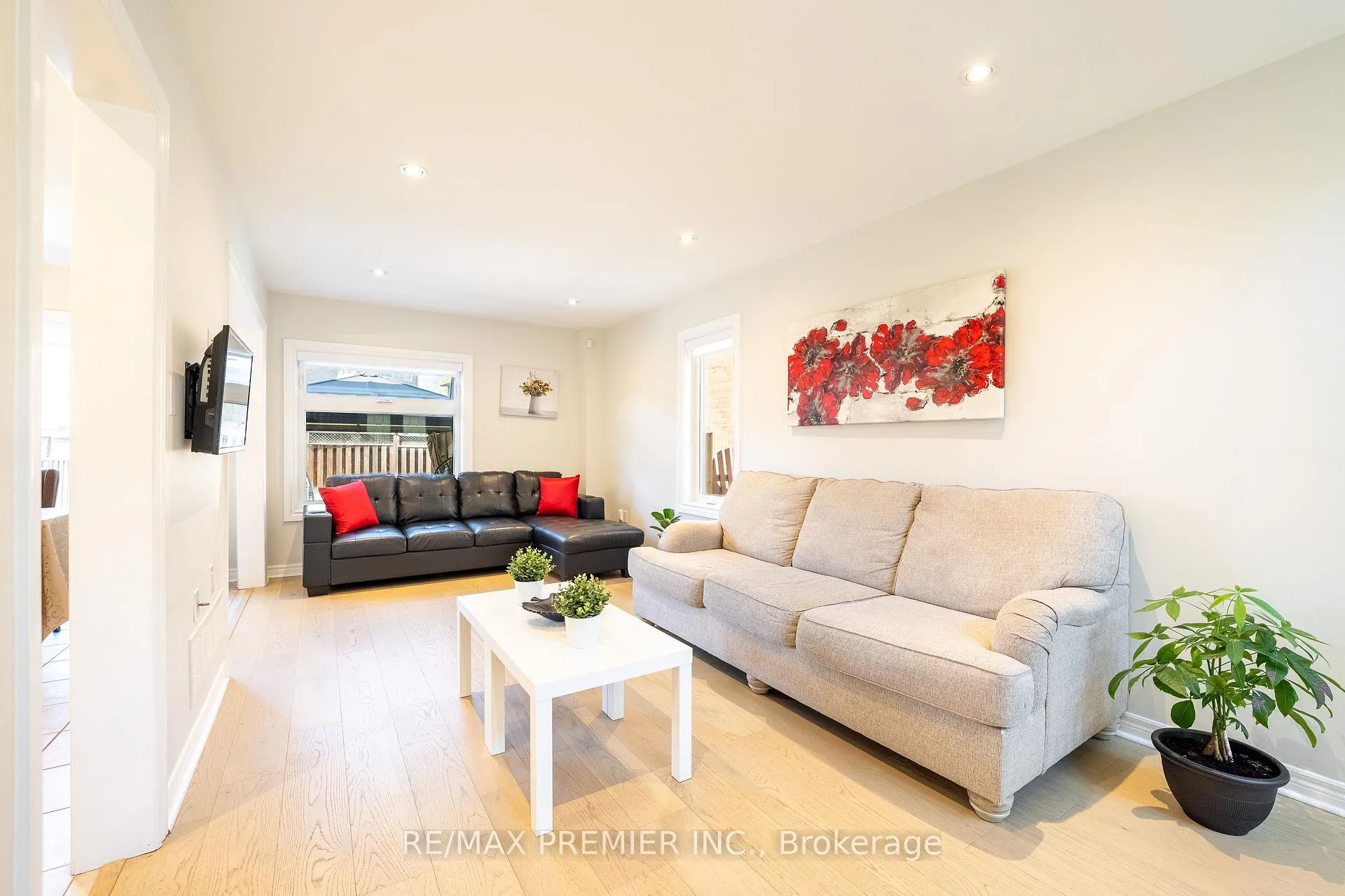 Photo 6 of 22 Laura Sabrina Drive, Vaughan, Sonoma Heights — HOMEH