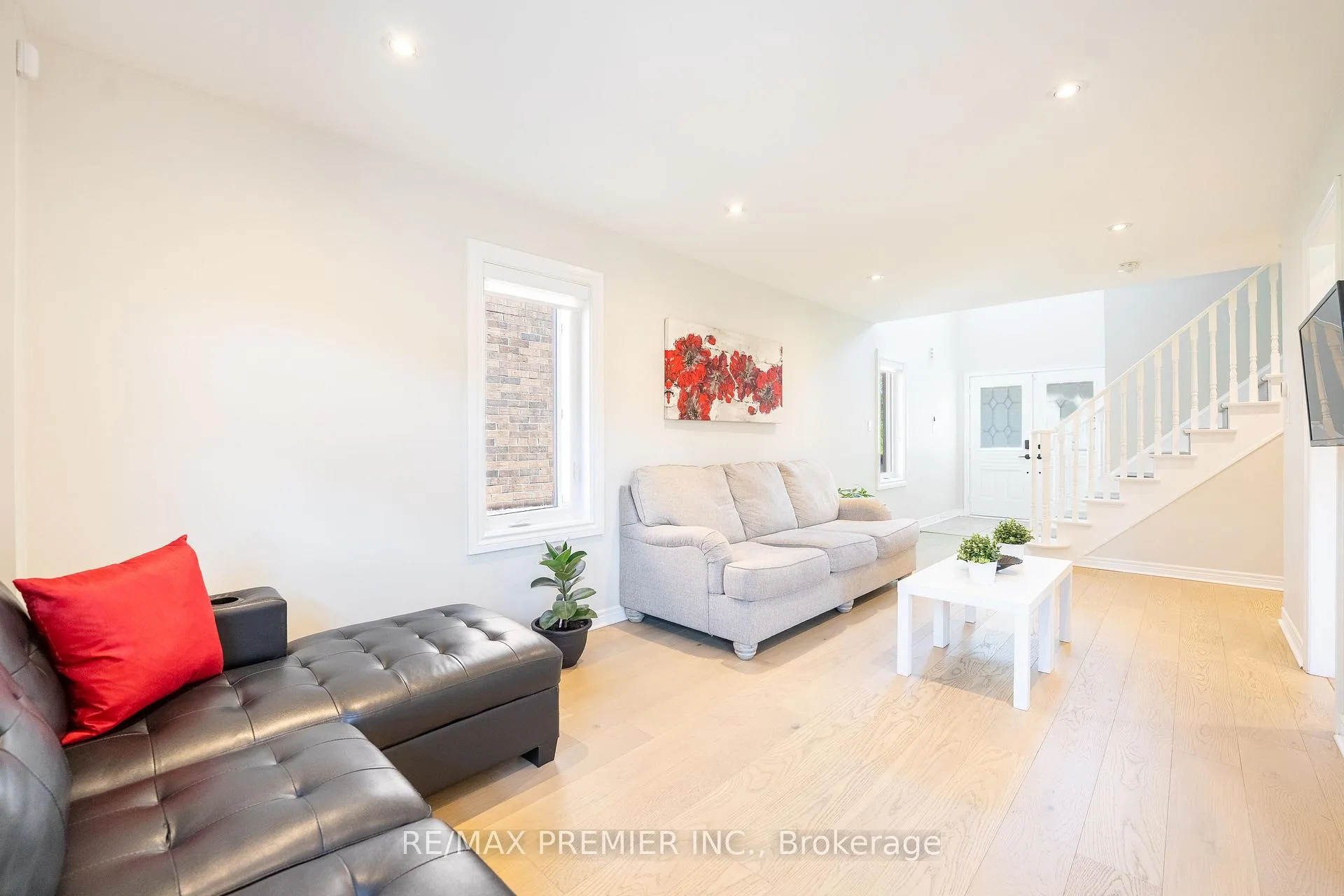 Photo 7 of 22 Laura Sabrina Drive, Vaughan, Sonoma Heights — HOMEH
