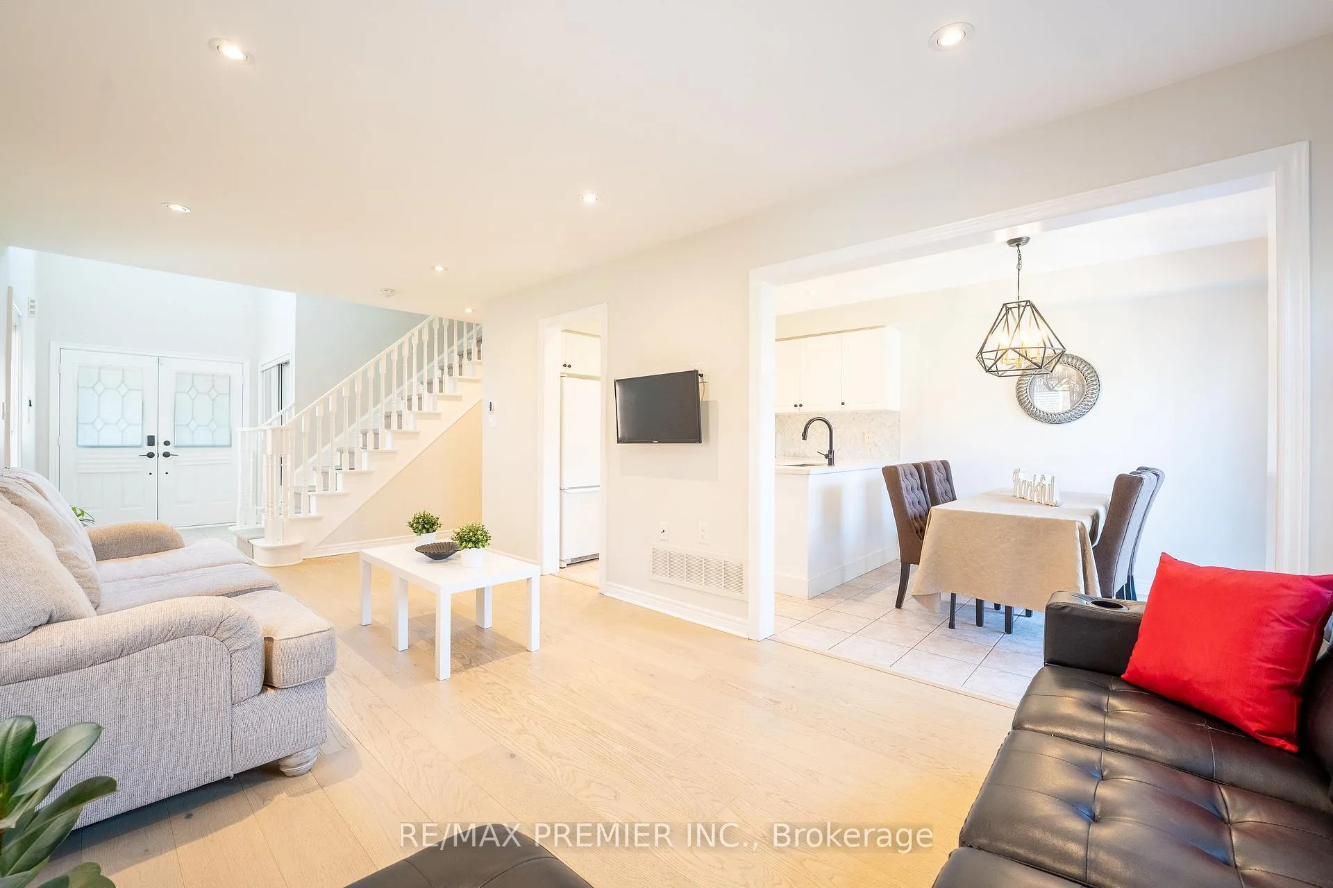 Photo 8 of 22 Laura Sabrina Drive, Vaughan, Sonoma Heights — HOMEH
