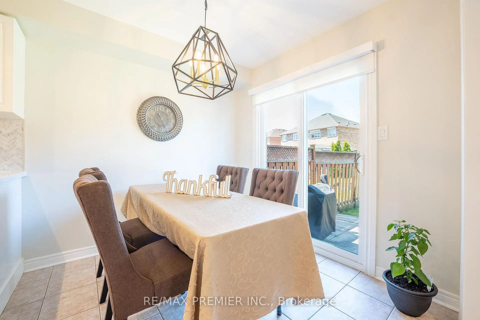 Photo 9 of 22 Laura Sabrina Drive, Vaughan, Sonoma Heights — HOMEH