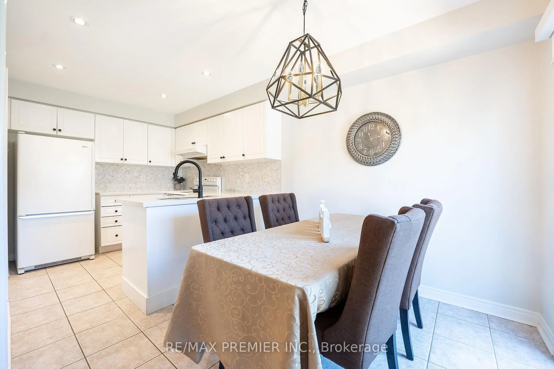 Photo 11 of 22 Laura Sabrina Drive, Vaughan, Sonoma Heights — HOMEH