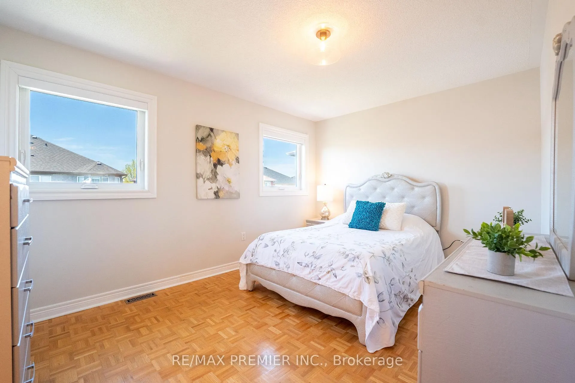 Photo 16 of 22 Laura Sabrina Drive, Vaughan, Sonoma Heights — HOMEH