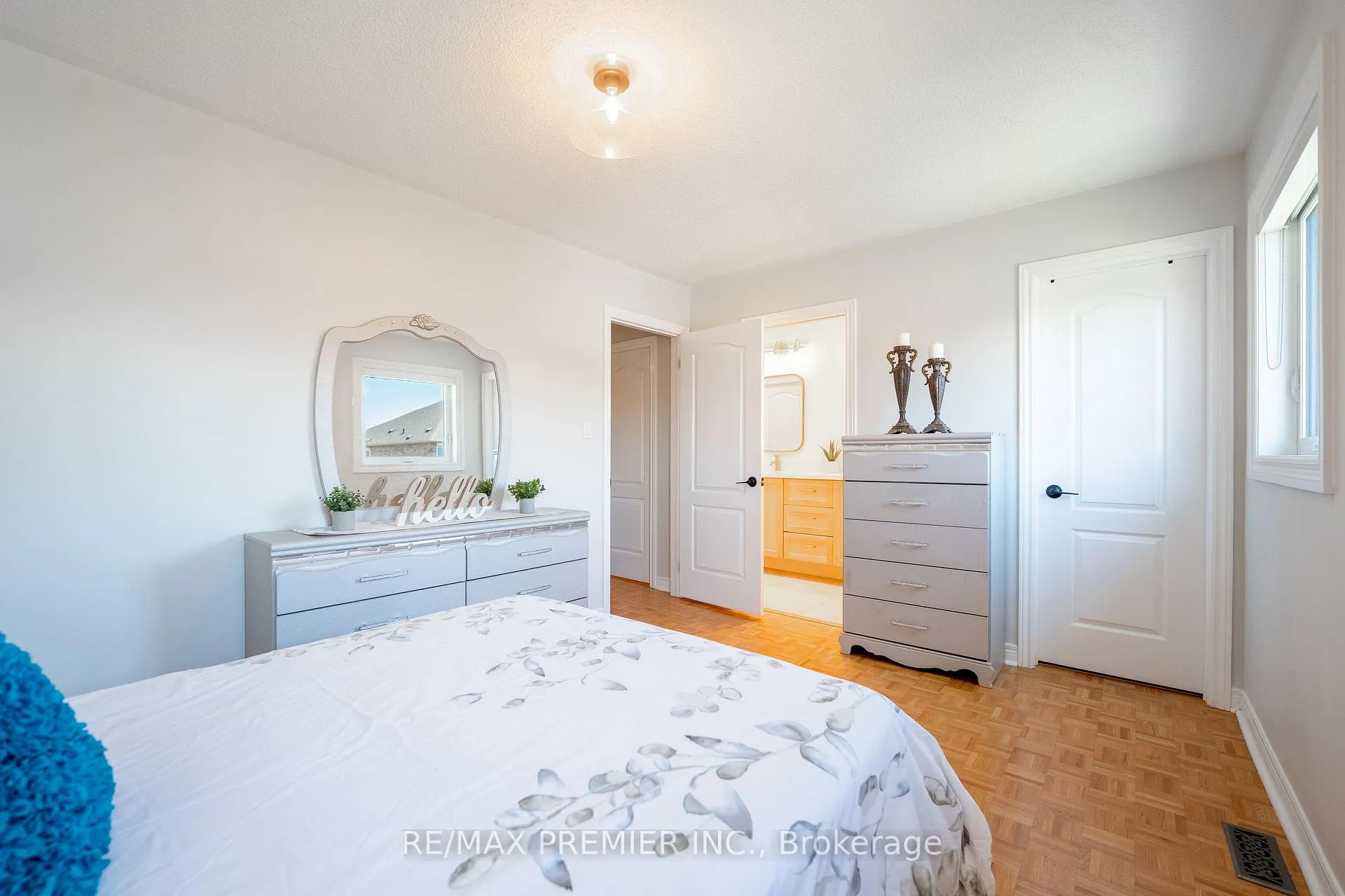 Photo 17 of 22 Laura Sabrina Drive, Vaughan, Sonoma Heights — HOMEH