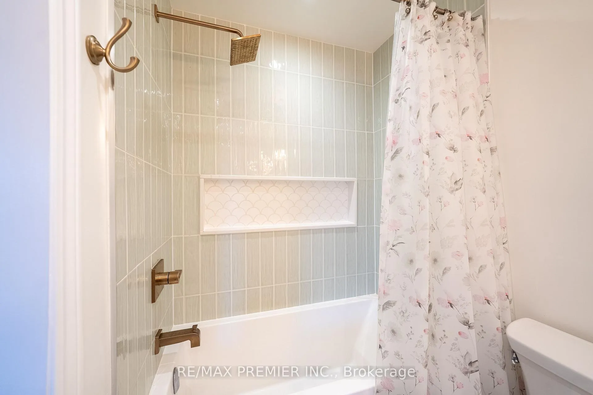 Photo 20 of 22 Laura Sabrina Drive, Vaughan, Sonoma Heights — HOMEH