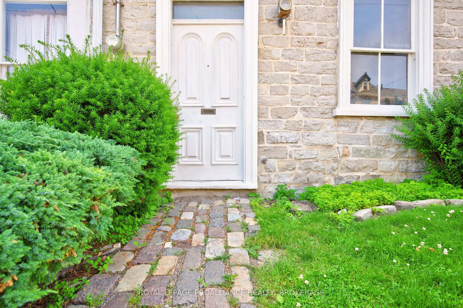 Photo 4 of 14 Rideau Street, Kingston, East of Sir John A. Blvd — HOMEH