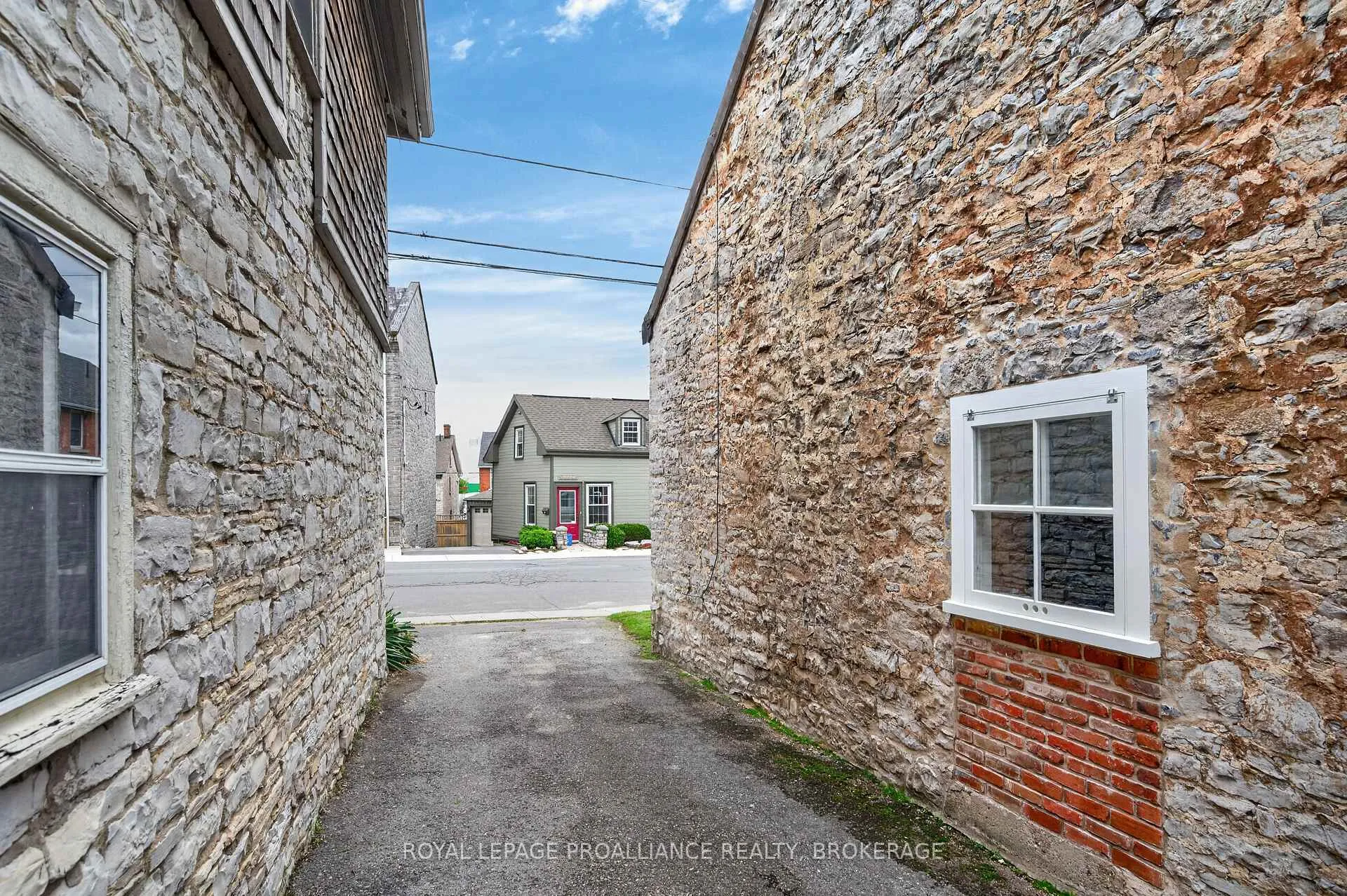 Photo 5 of 14 Rideau Street, Kingston, East of Sir John A. Blvd — HOMEH