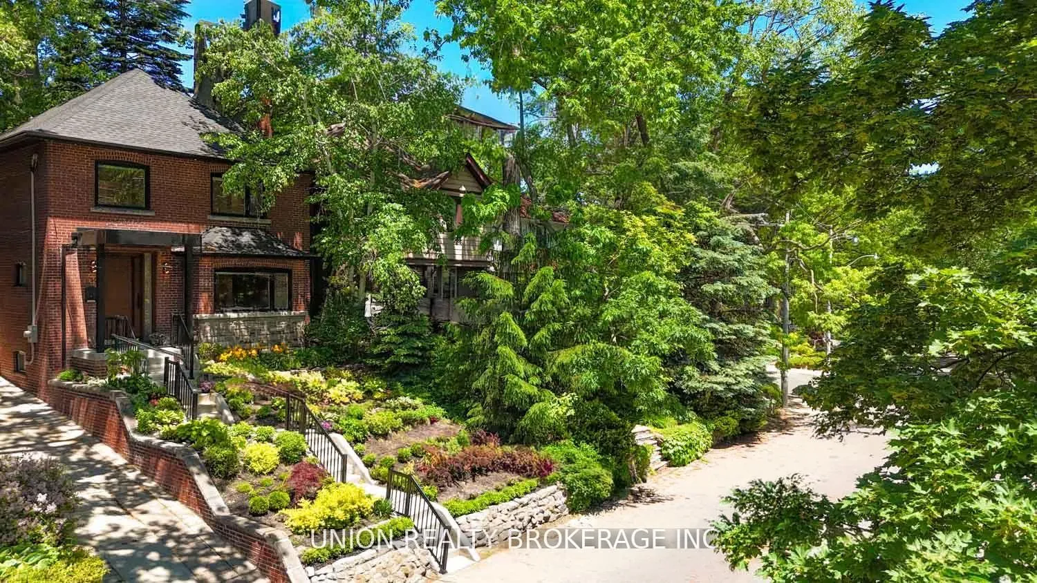 Photo 3 of 50 Beaufort Road, Toronto, The Beaches — HOMEH