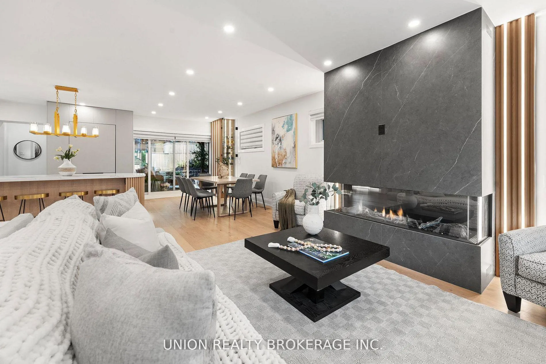 Photo 5 of 50 Beaufort Road, Toronto, The Beaches — HOMEH