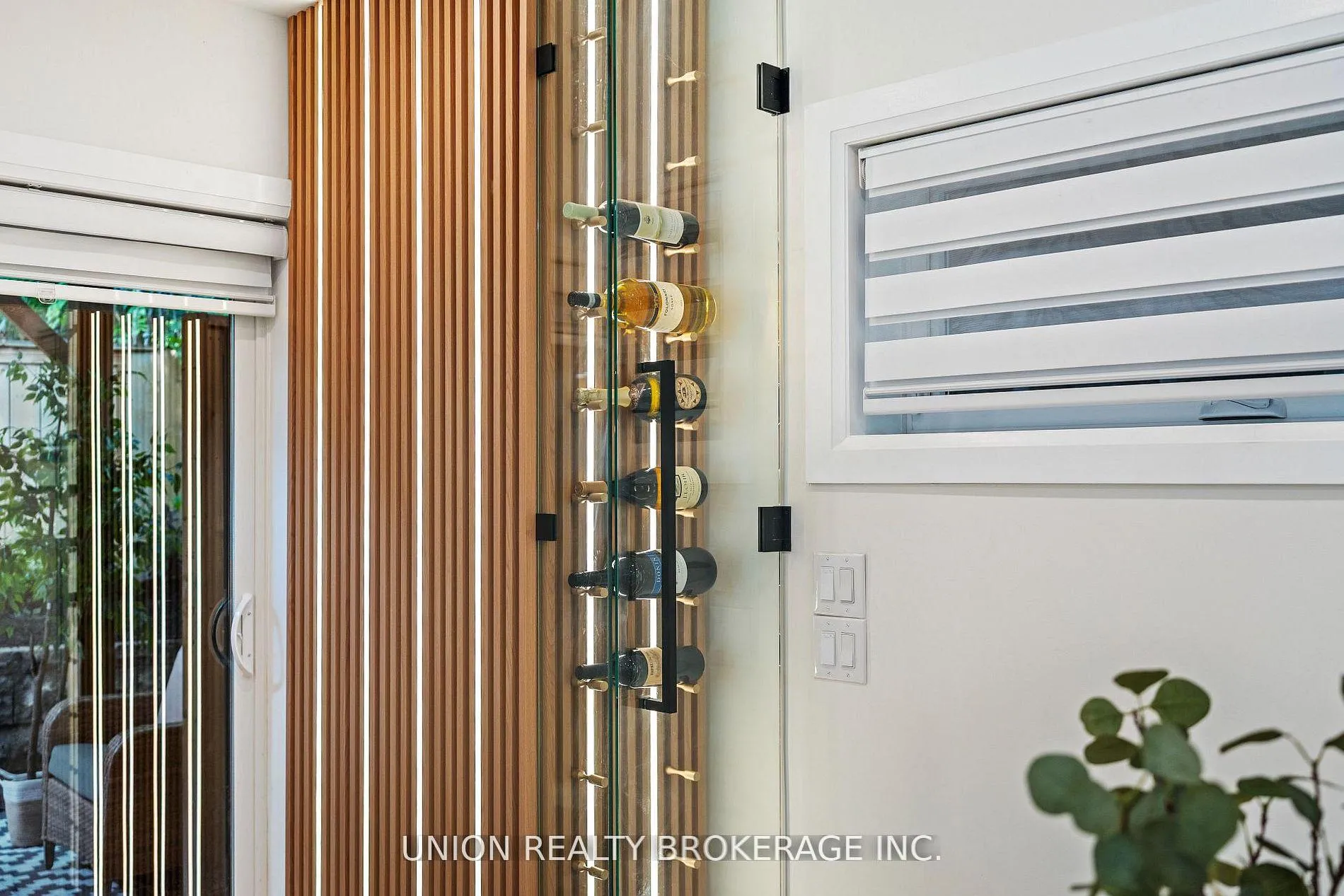 Photo 10 of 50 Beaufort Road, Toronto, The Beaches — HOMEH