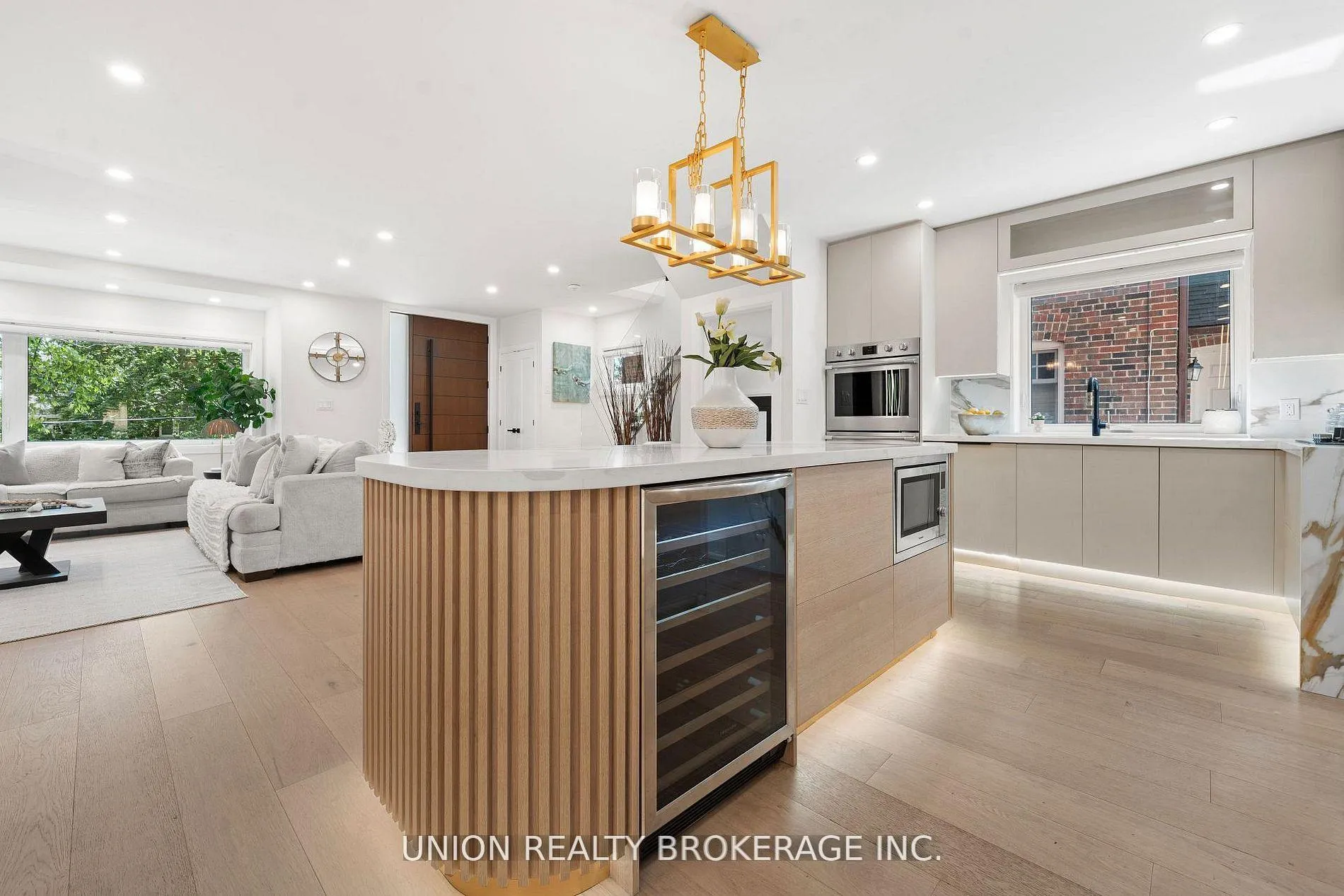 Photo 12 of 50 Beaufort Road, Toronto, The Beaches — HOMEH