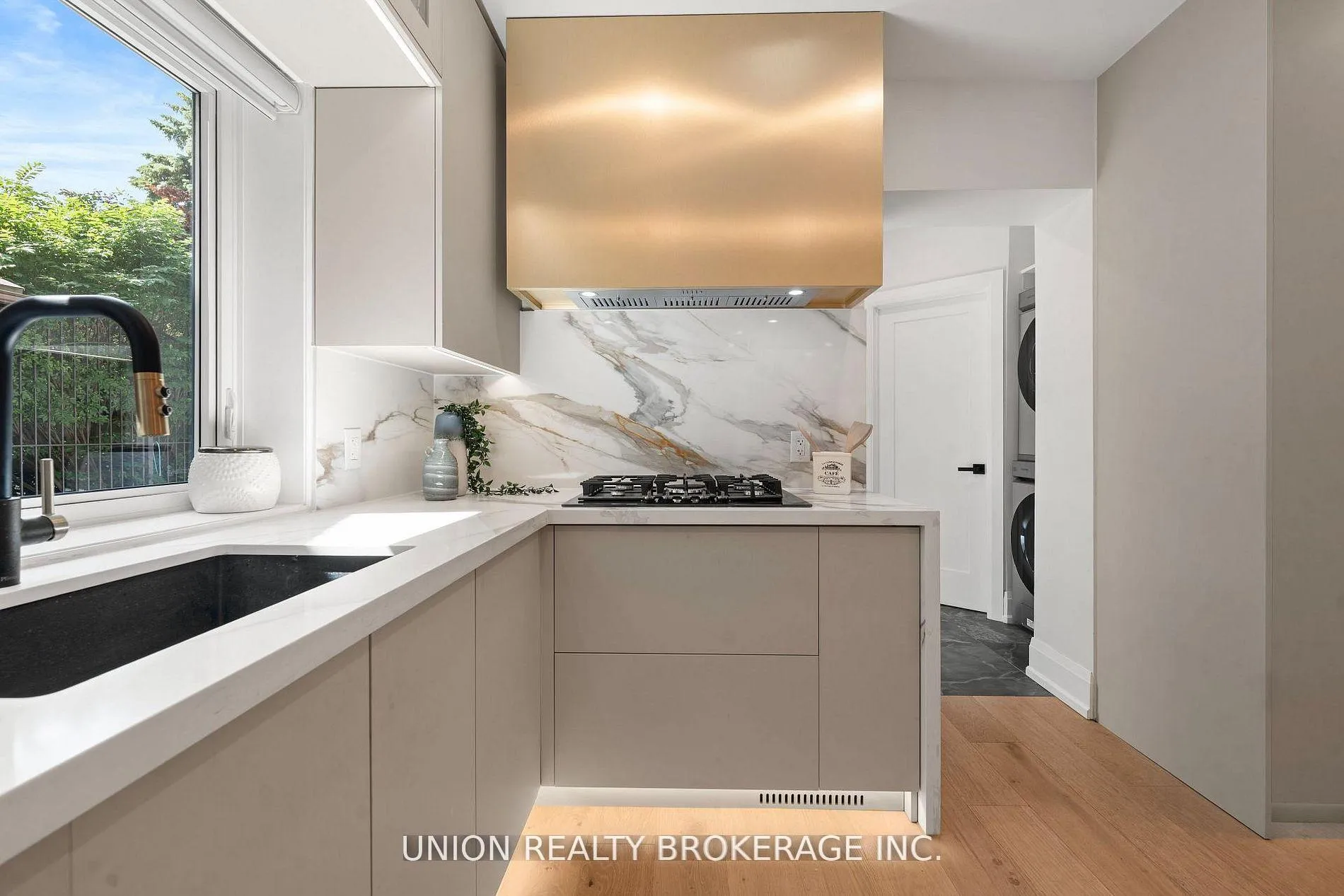Photo 14 of 50 Beaufort Road, Toronto, The Beaches — HOMEH