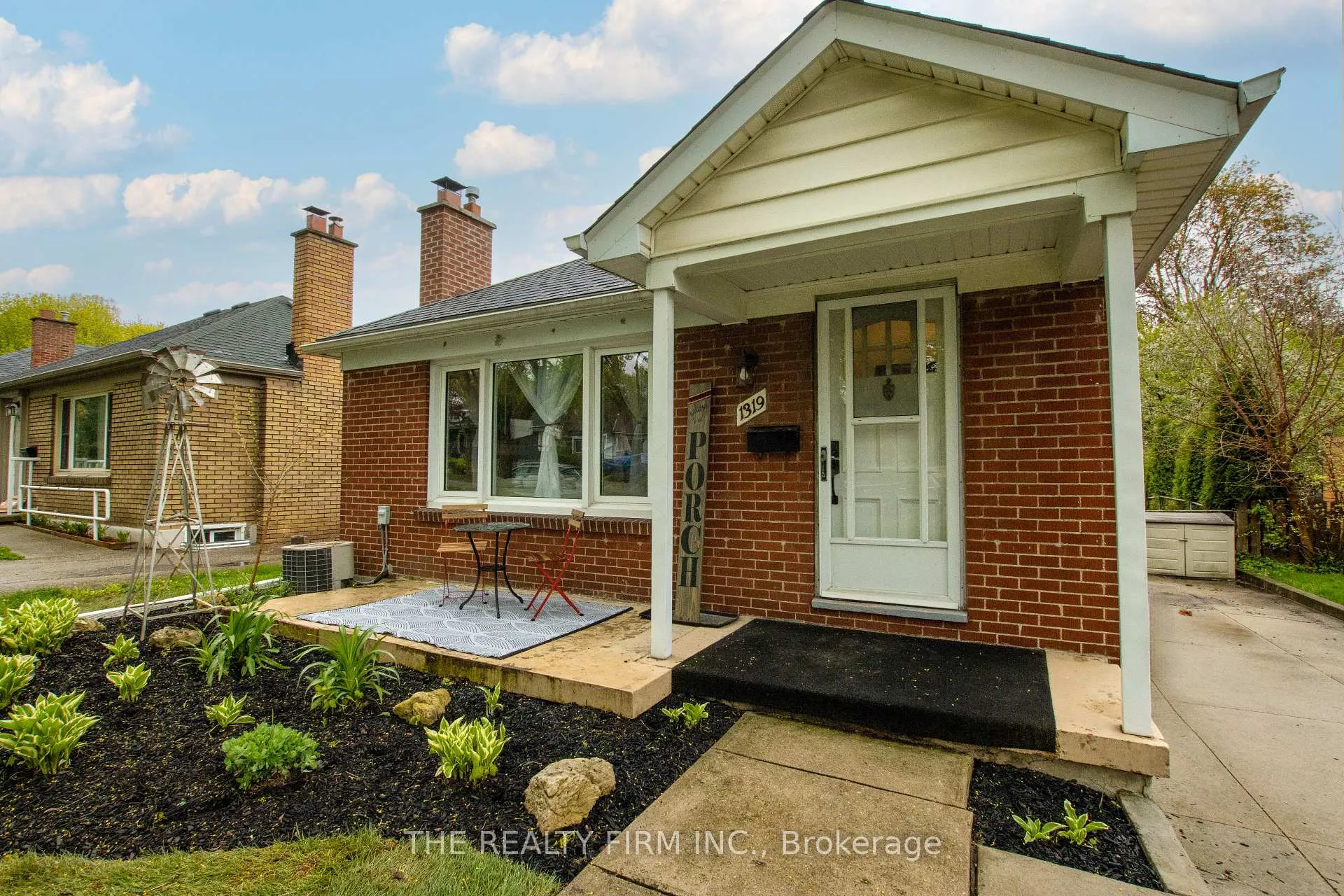Photo 2 of 1319 Wilton Avenue, London, East N — HOMEH
