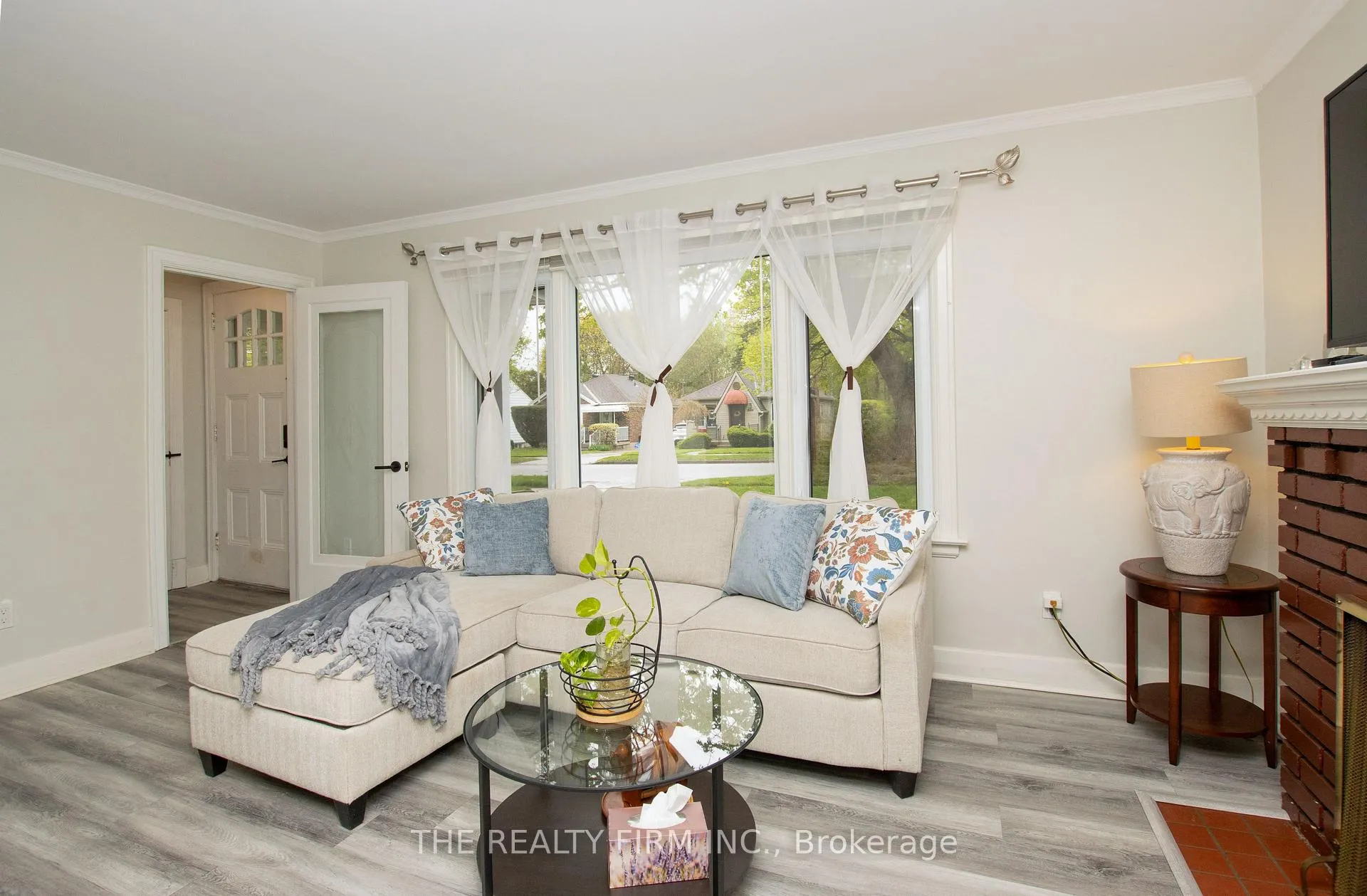 Photo 6 of 1319 Wilton Avenue, London, East N — HOMEH