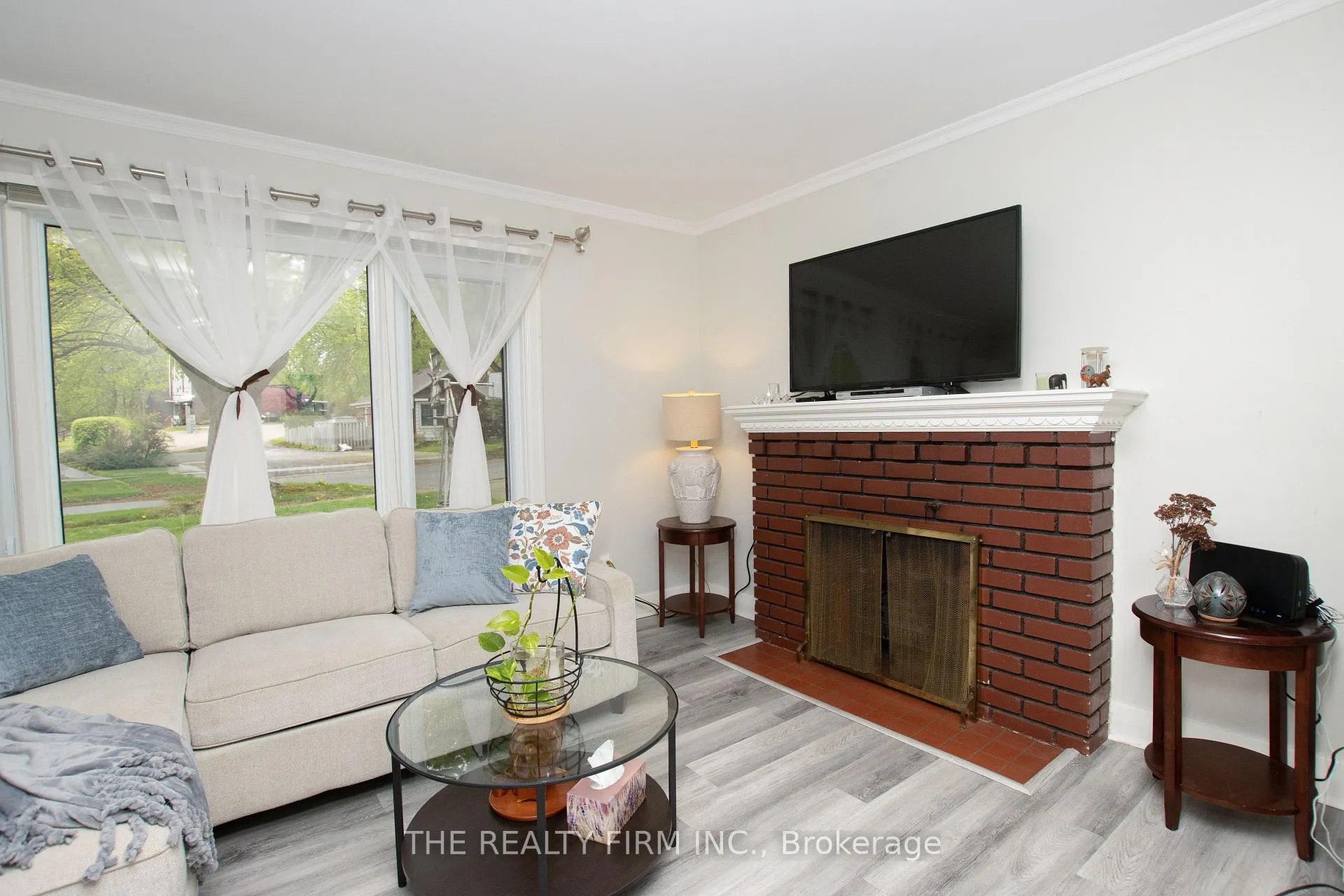 Photo 7 of 1319 Wilton Avenue, London, East N — HOMEH