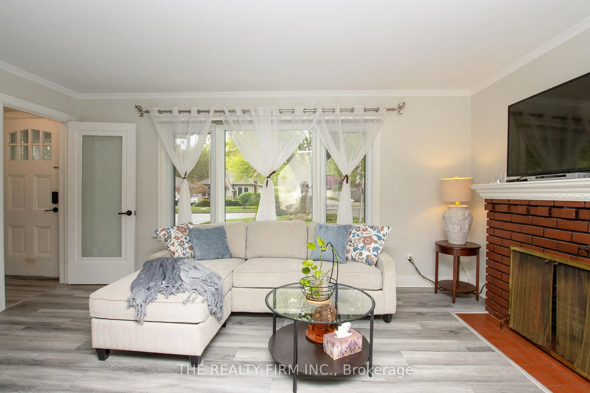 Photo 8 of 1319 Wilton Avenue, London, East N — HOMEH