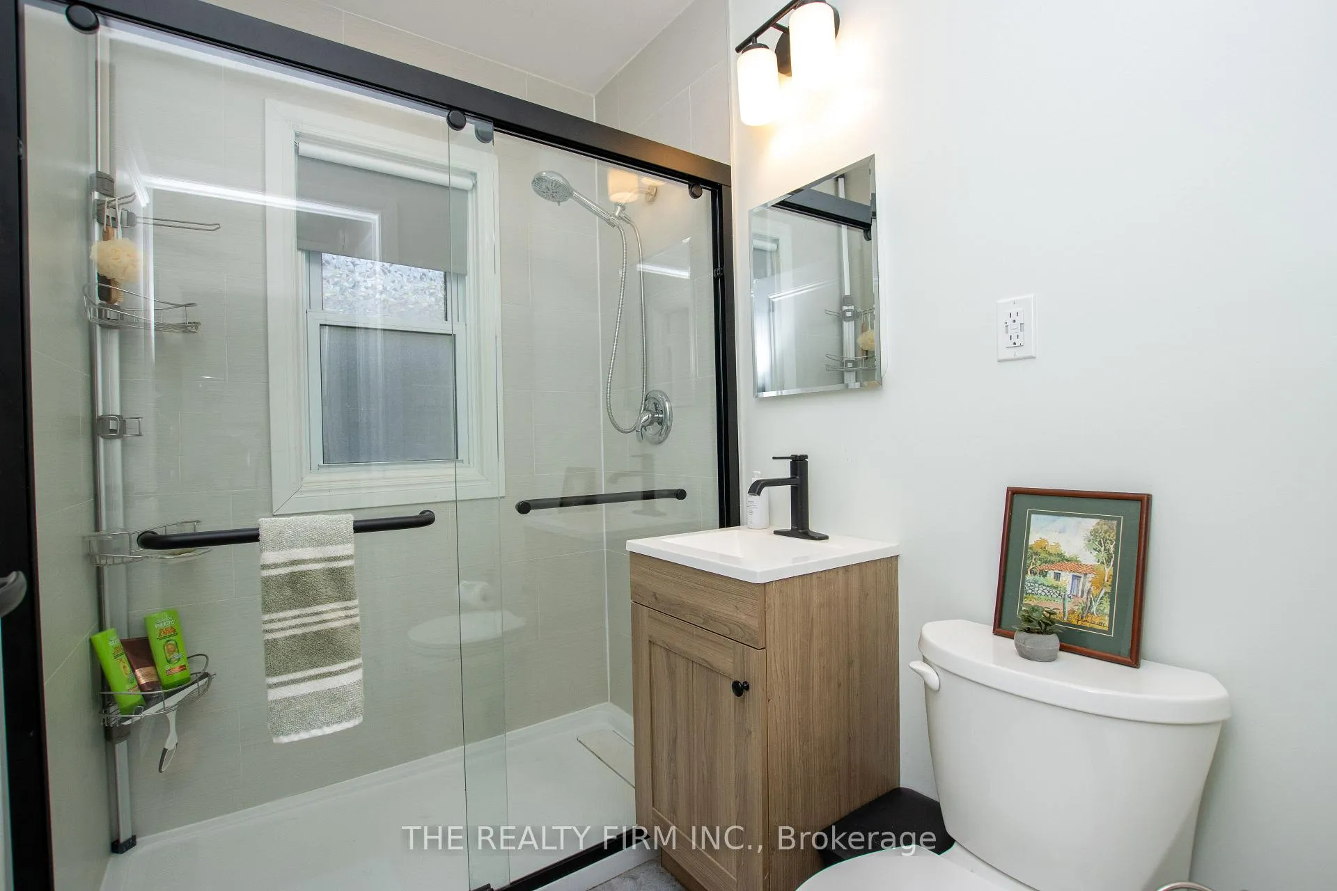 Photo 12 of 1319 Wilton Avenue, London, East N — HOMEH