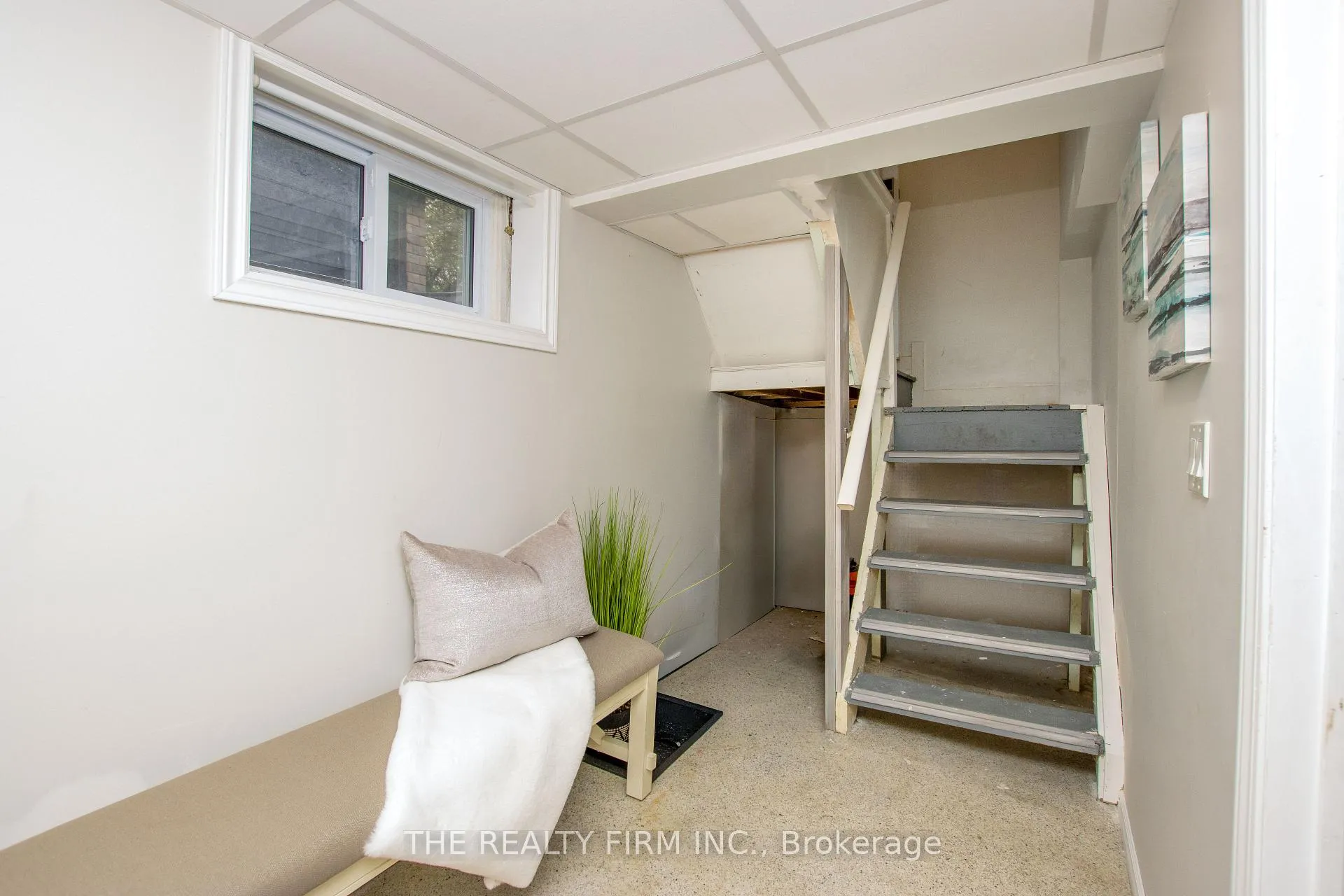 Photo 24 of 1319 Wilton Avenue, London, East N — HOMEH