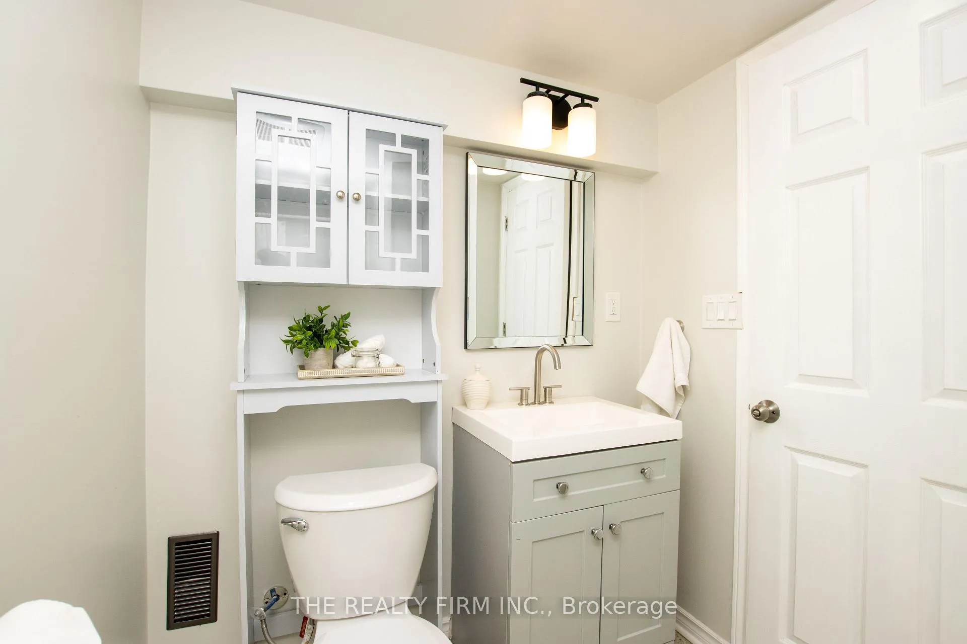 Photo 25 of 1319 Wilton Avenue, London, East N — HOMEH