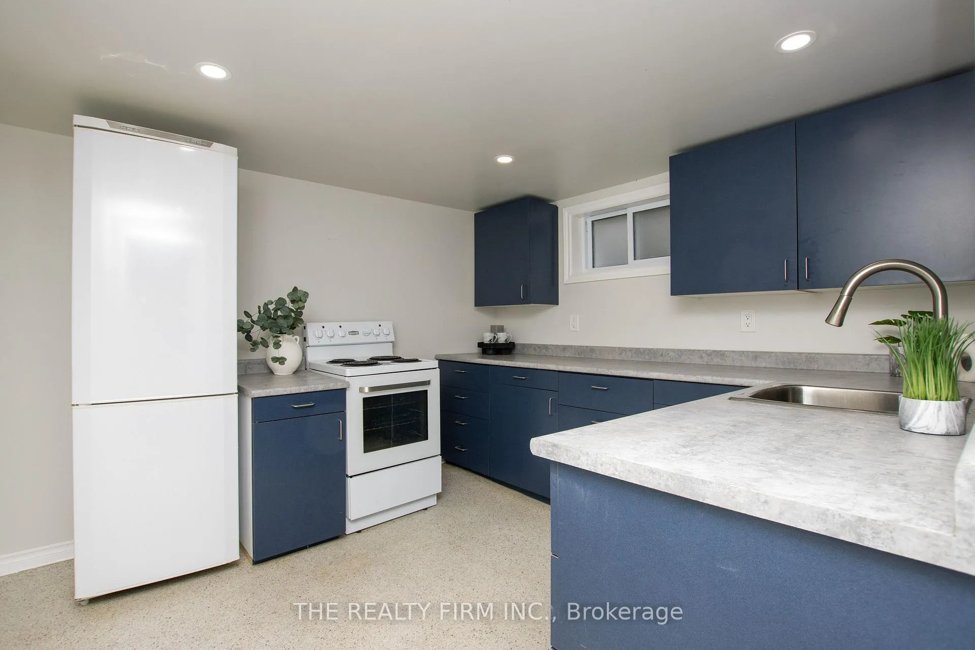 Photo 34 of 1319 Wilton Avenue, London, East N — HOMEH