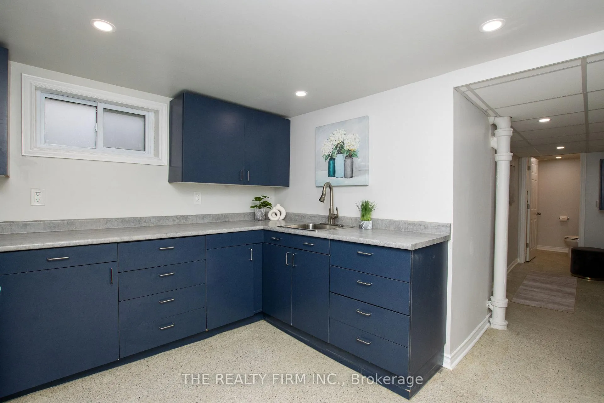 Photo 36 of 1319 Wilton Avenue, London, East N — HOMEH