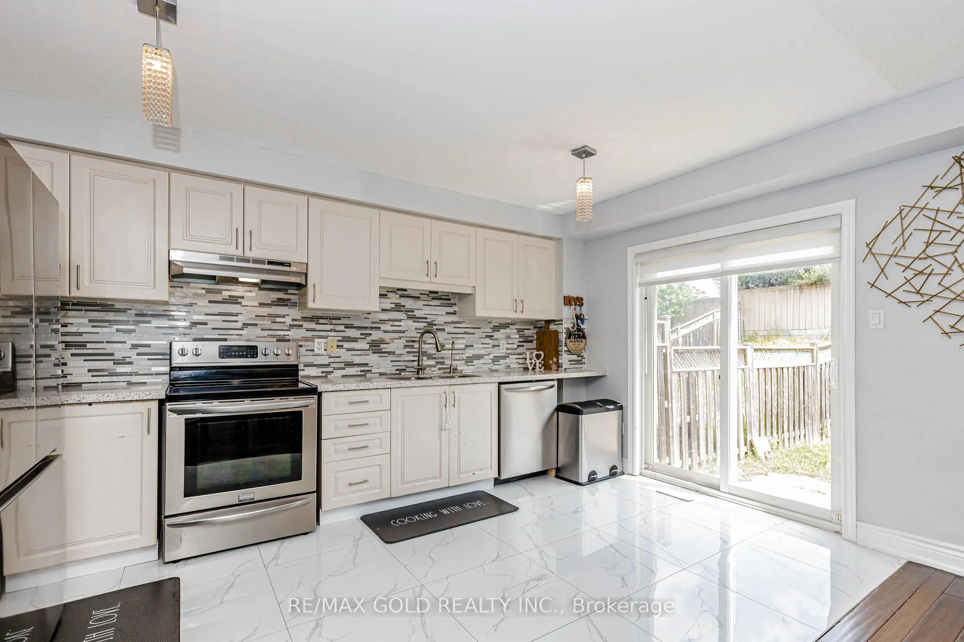 Photo 11 of 118 Albright Road, Brampton, Fletcher's Creek Village — HOMEH