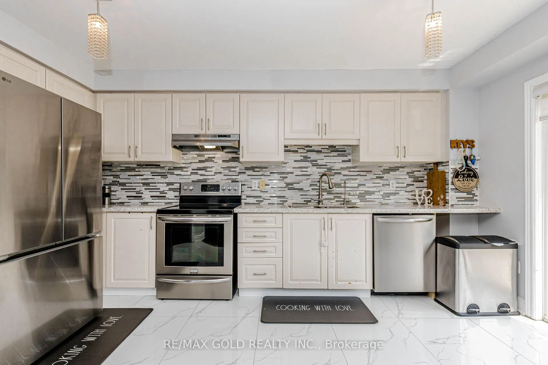 Photo 12 of 118 Albright Road, Brampton, Fletcher's Creek Village — HOMEH