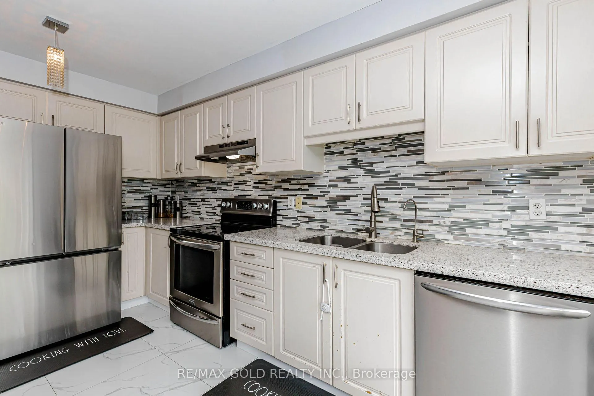 Photo 14 of 118 Albright Road, Brampton, Fletcher's Creek Village — HOMEH