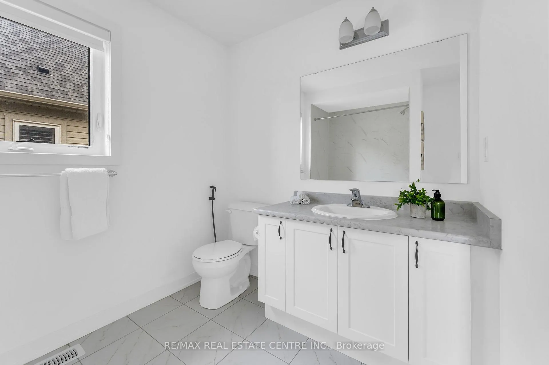 Photo 25 of 749 Gilmour Crescent, Shelburne — HOMEH