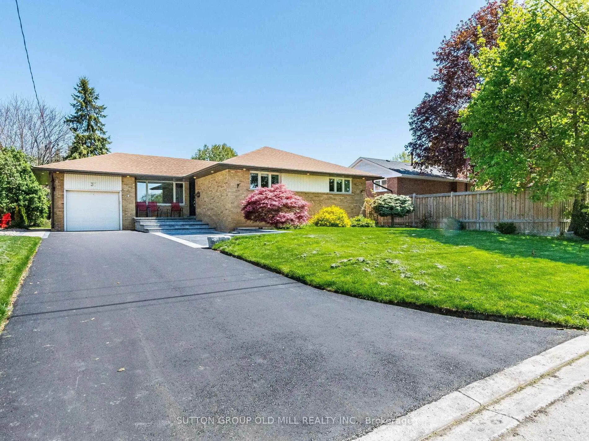 Photo 2 of 37 Suburban Drive, Mississauga, Streetsville — HOMEH