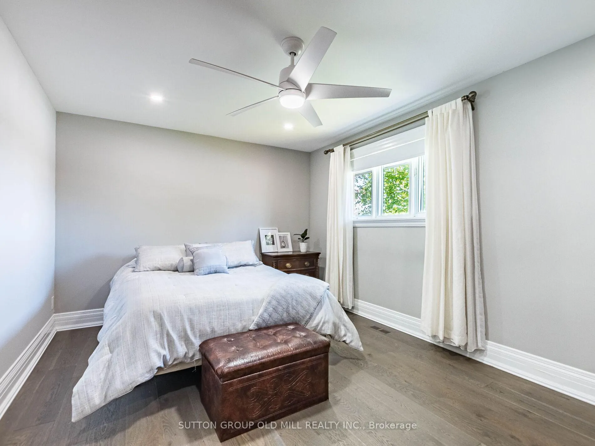 Photo 15 of 37 Suburban Drive, Mississauga, Streetsville — HOMEH